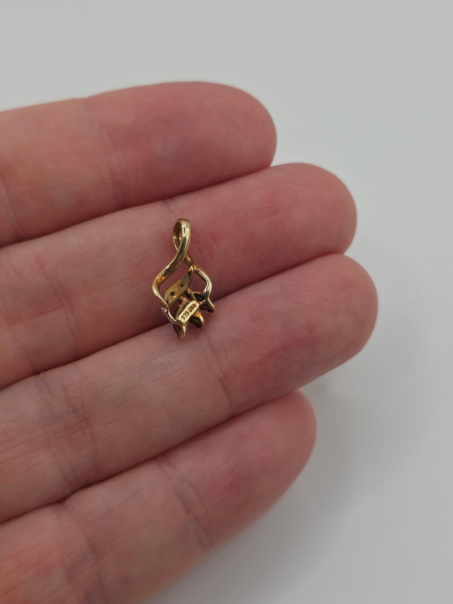 9ct gold sapphire and diamond pendant
