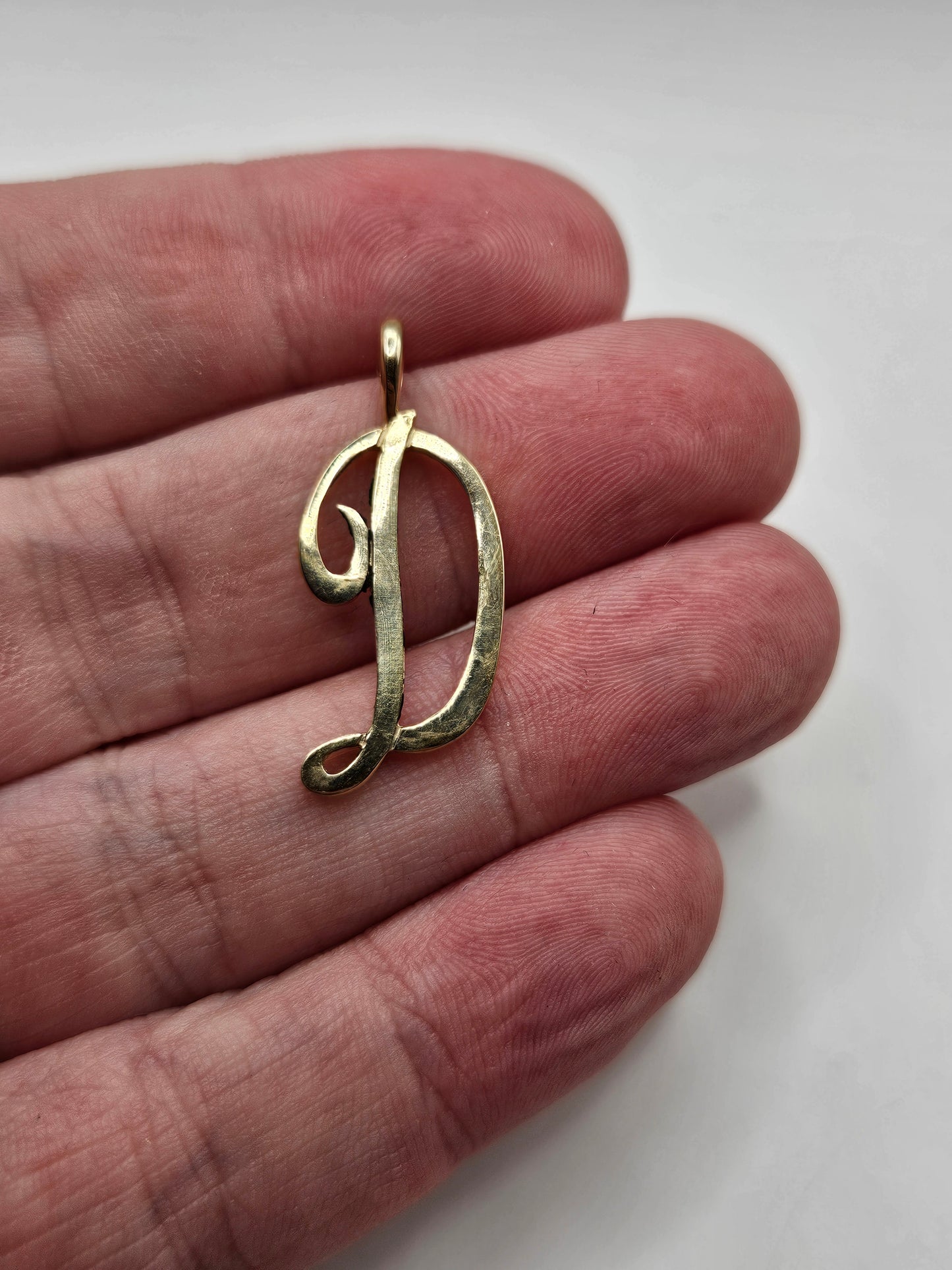 9ct gold initial pendant