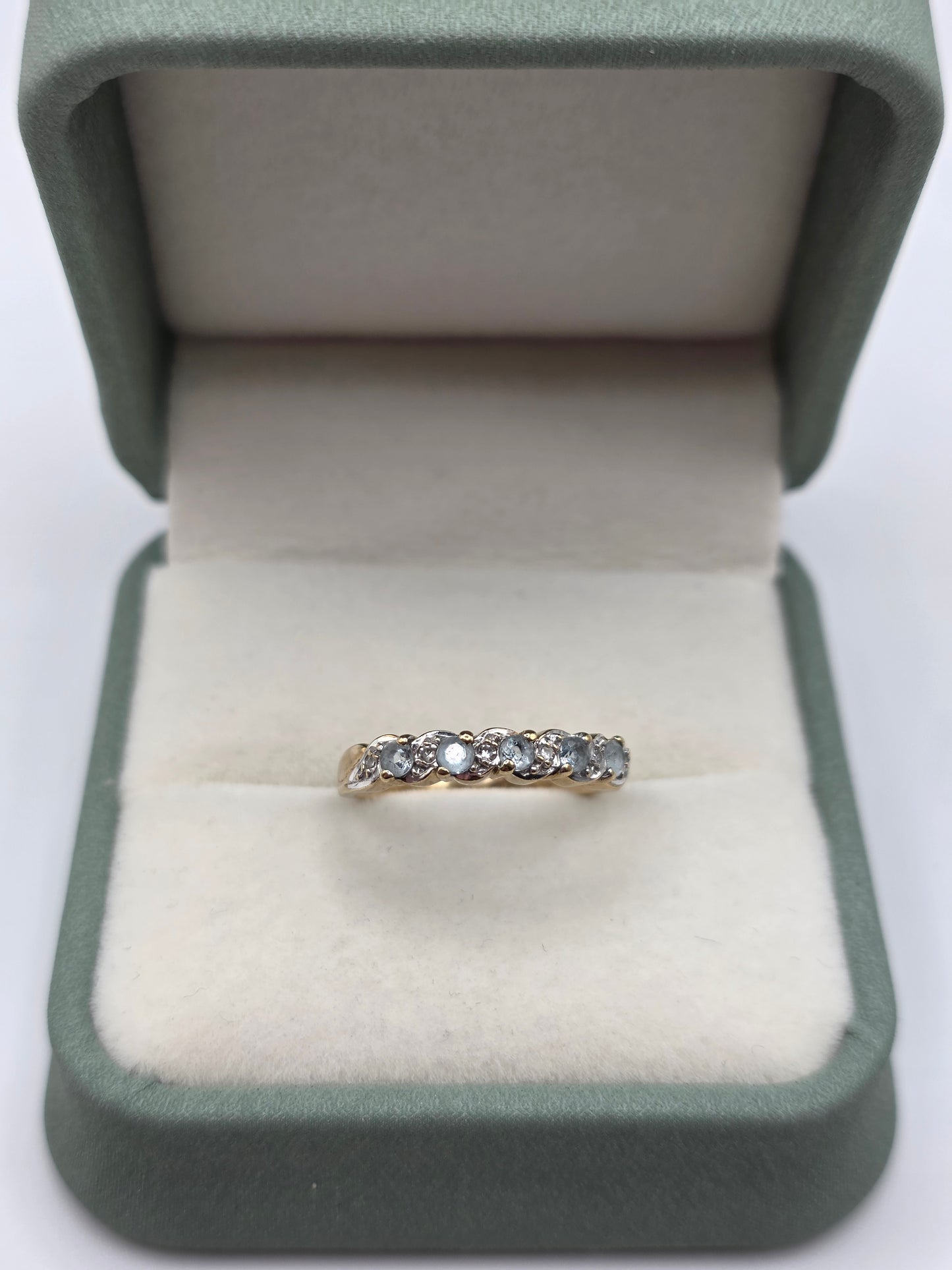 9ct gold aquamarine and diamond ring
