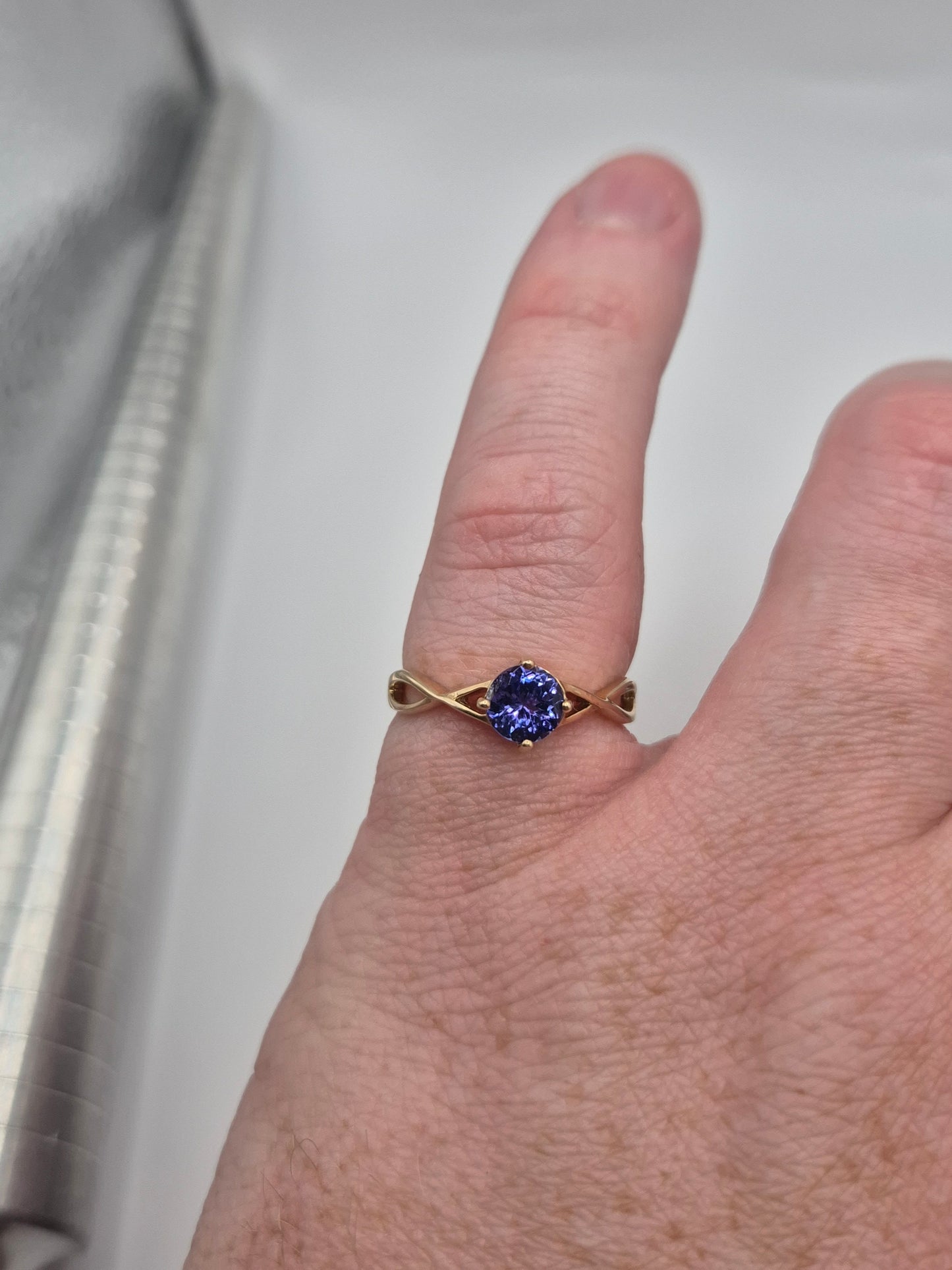 9ct gold tanzanite ring