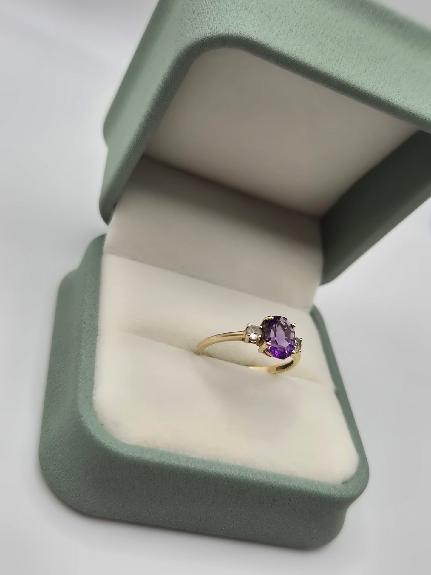 9ct gold amethyst and cz ring
