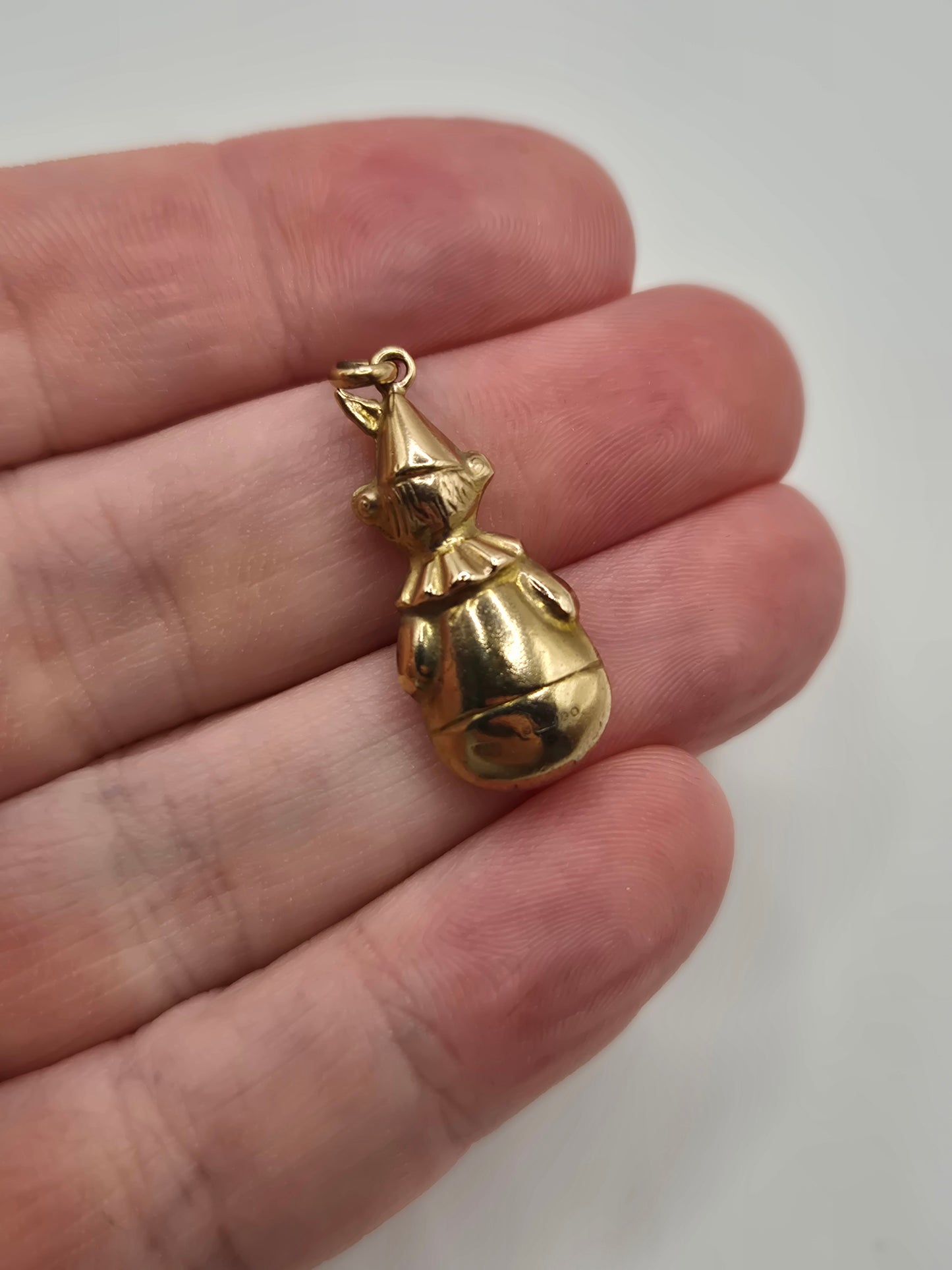9ct gold circus clown pendant