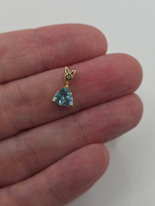 9ct gold apatite and diamond pendant
