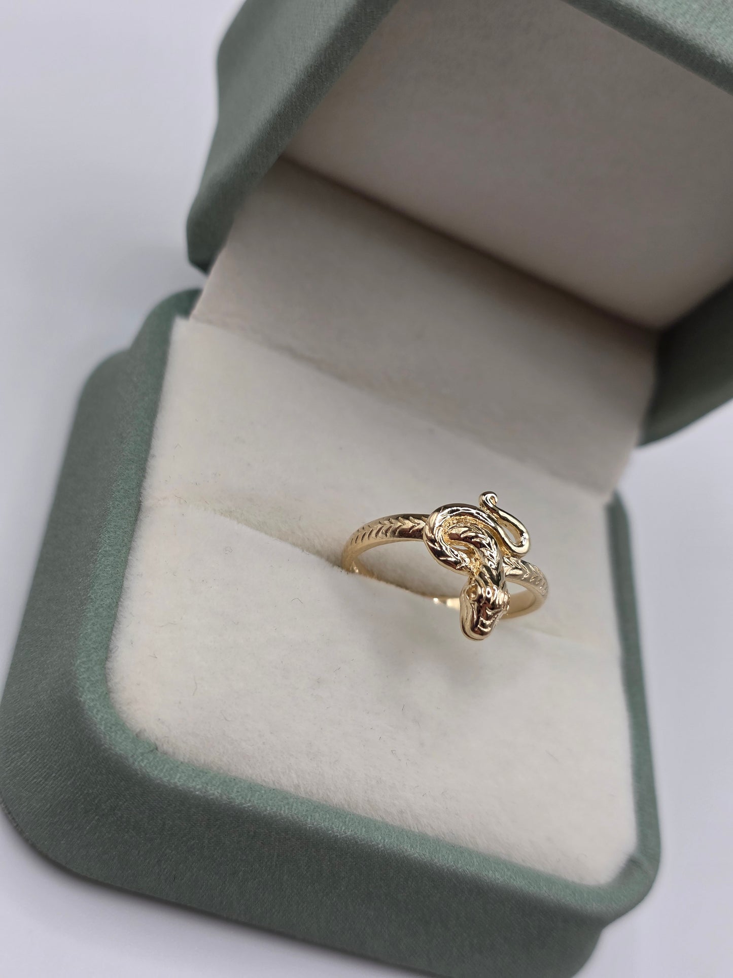 9ct gold snake ring