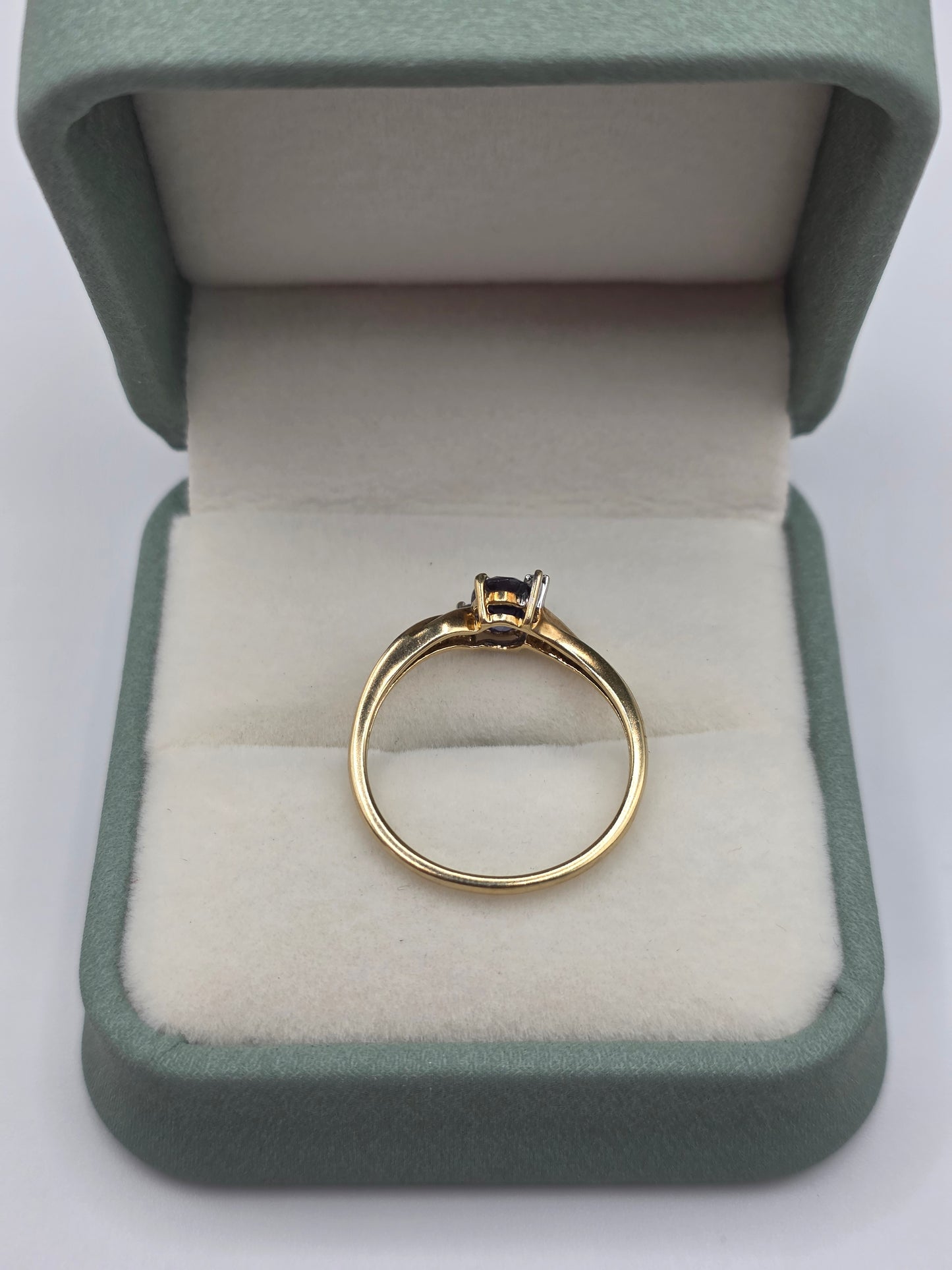 9ct gold tanzanite and diamond ring