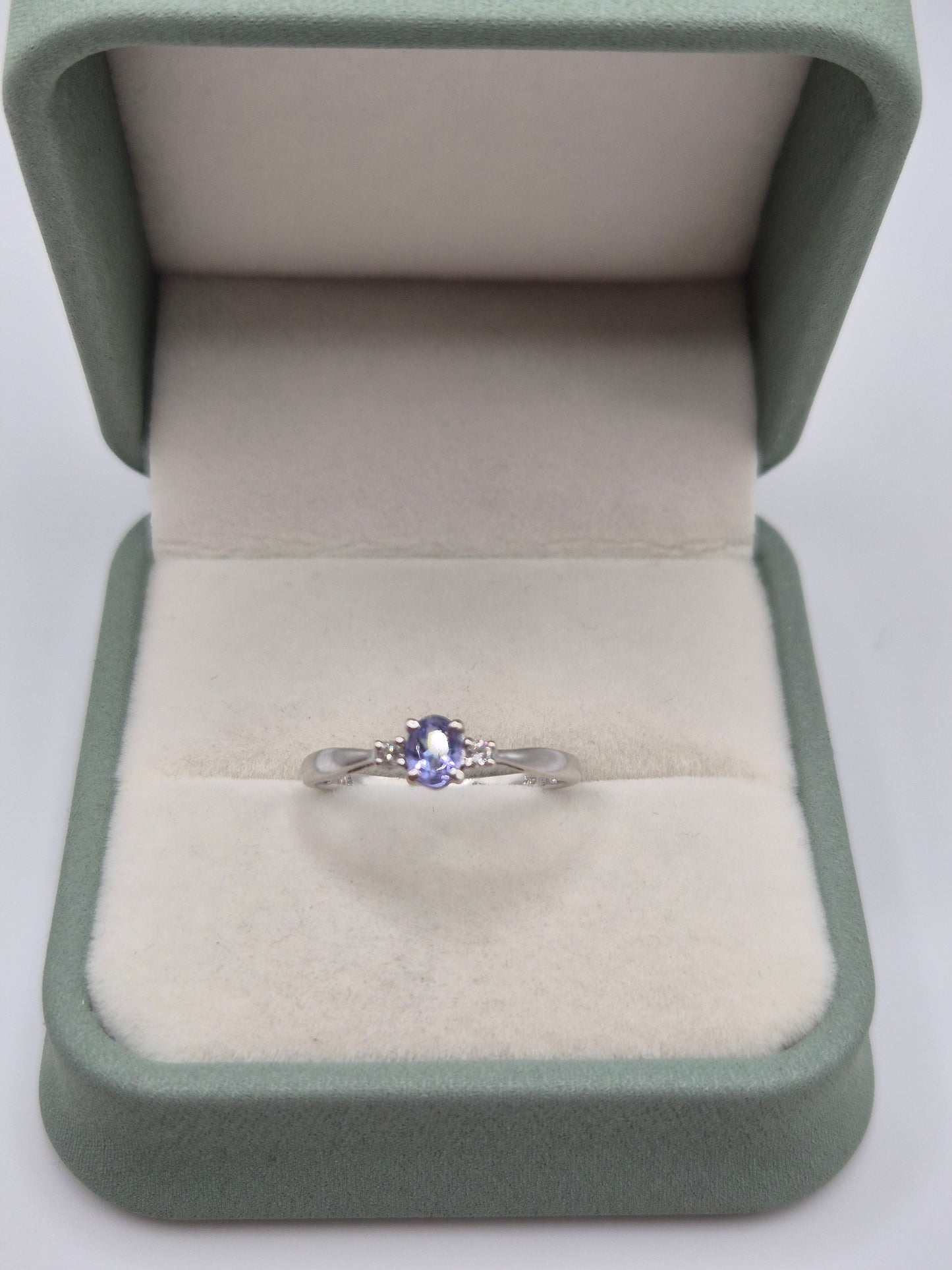9ct white gold tanzanite and diamond ring