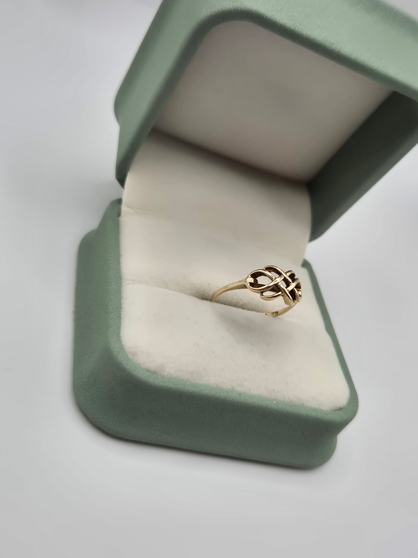 9ct gold ring