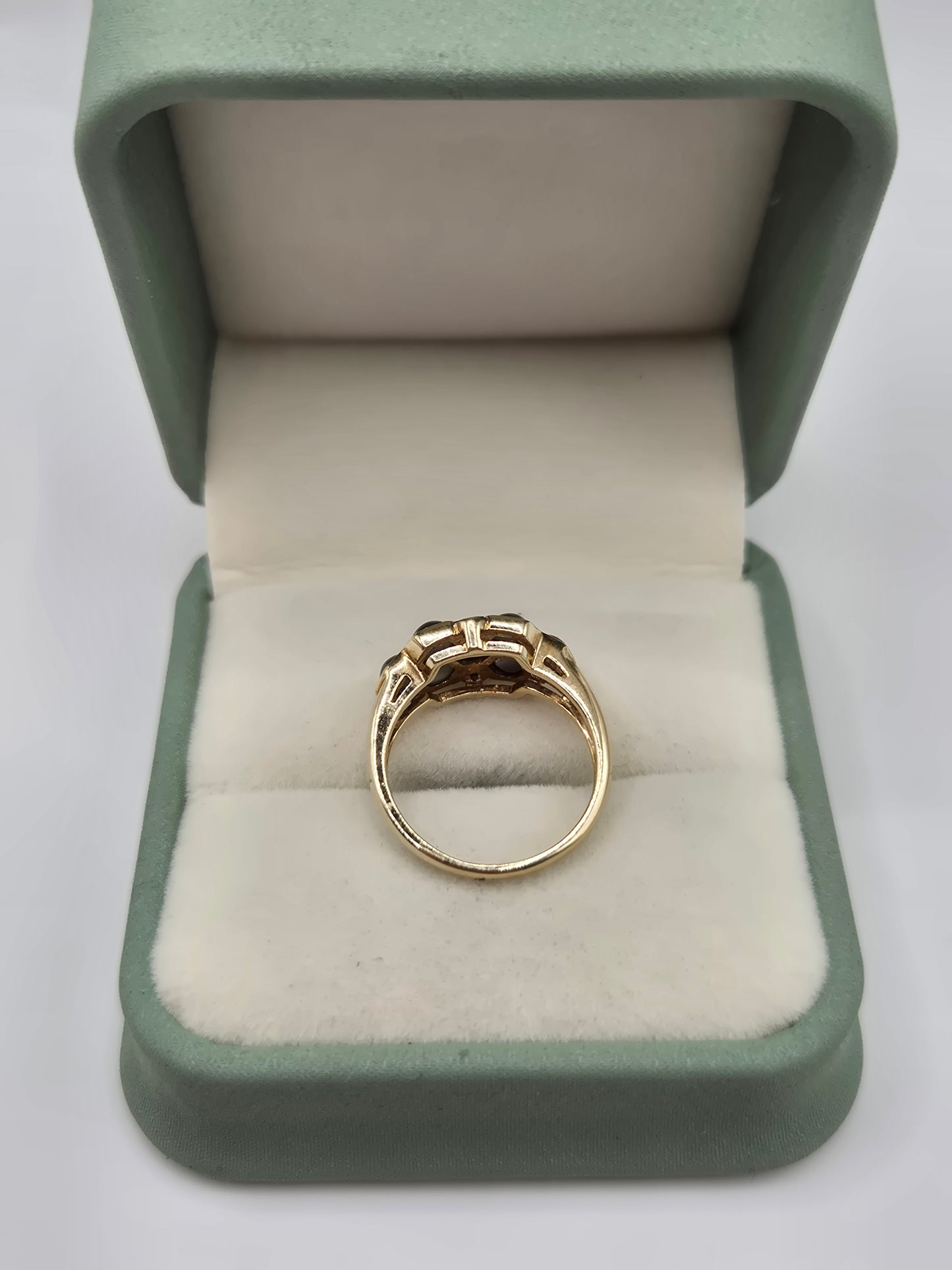 9ct gold cat's eye and diamond ring