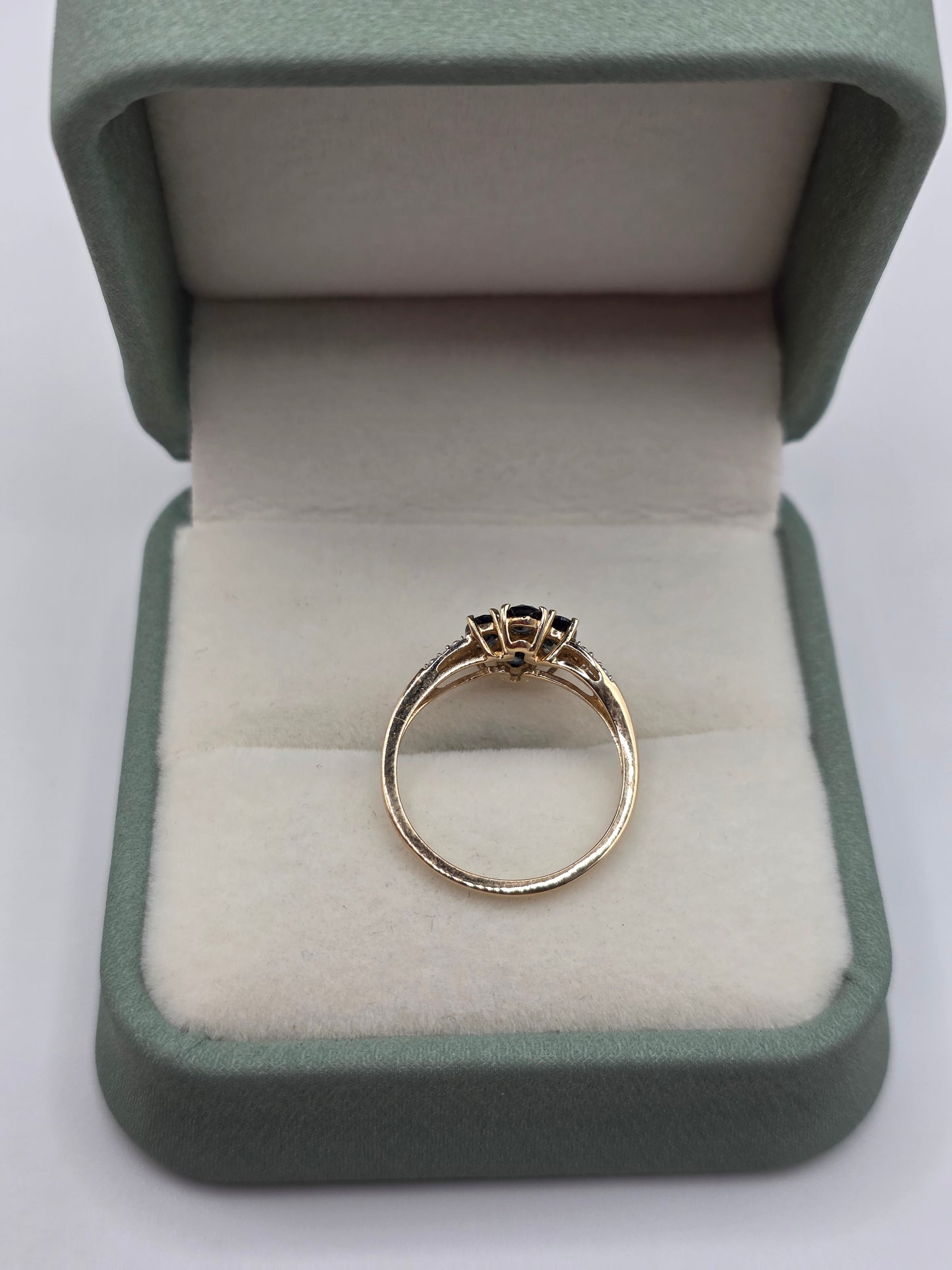 9ct gold alexandrite and diamond ring