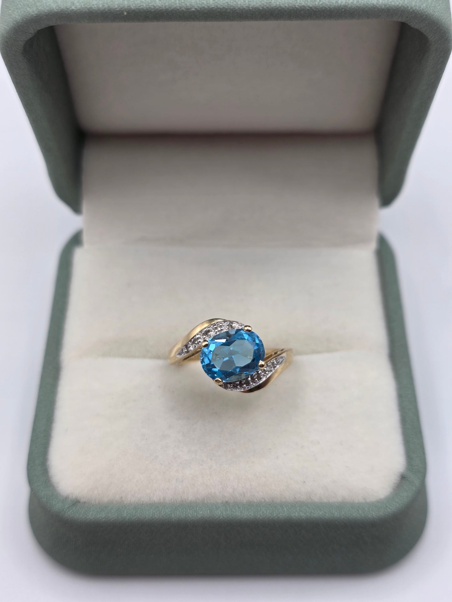 9ct gold topaz and diamond ring