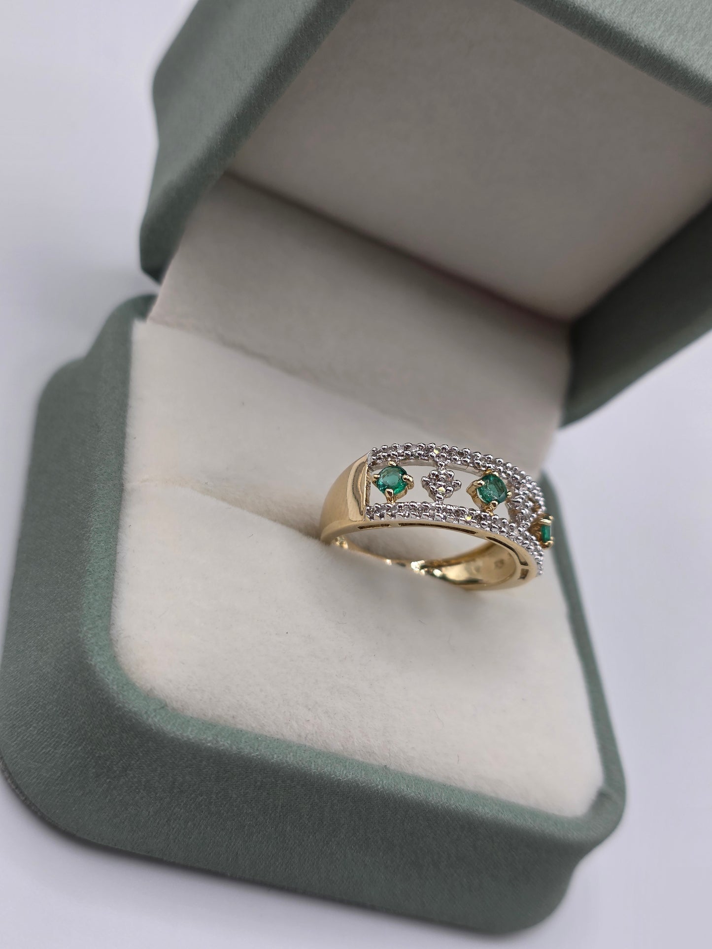 9ct gold emerald and diamond ring