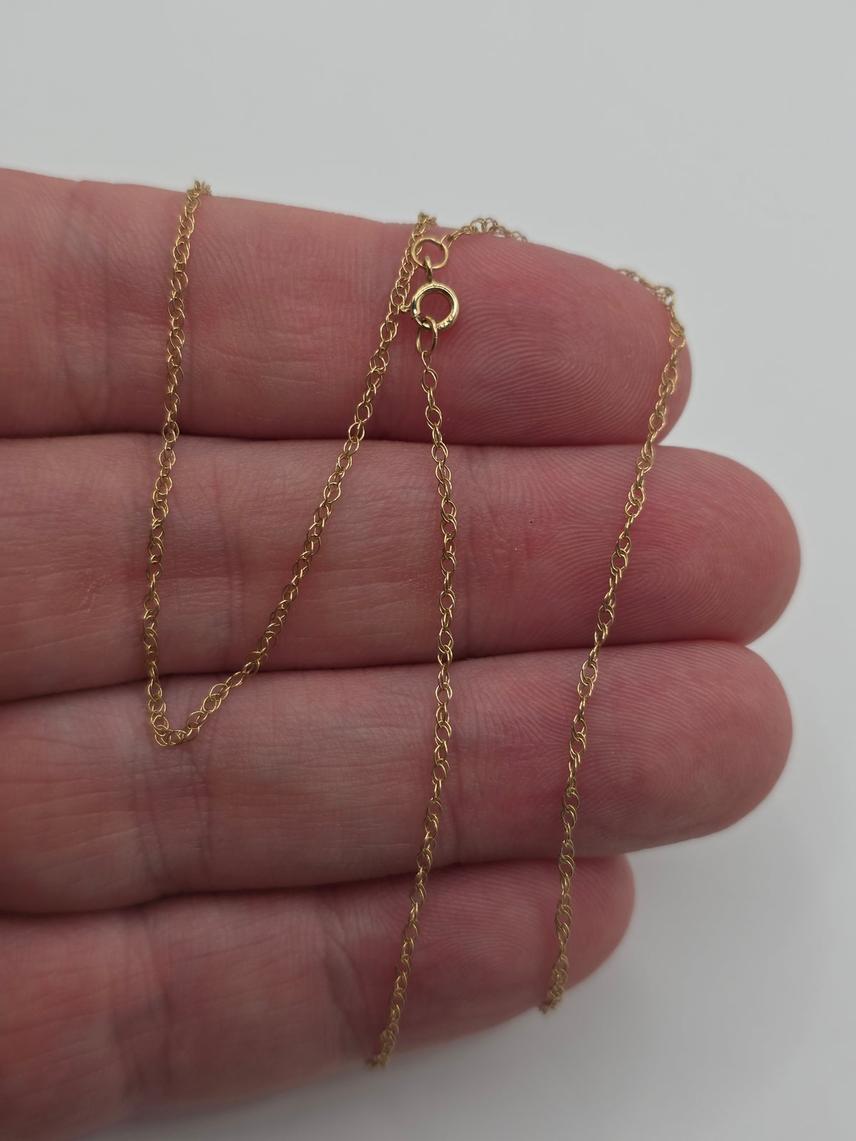 9ct gold chain (125)