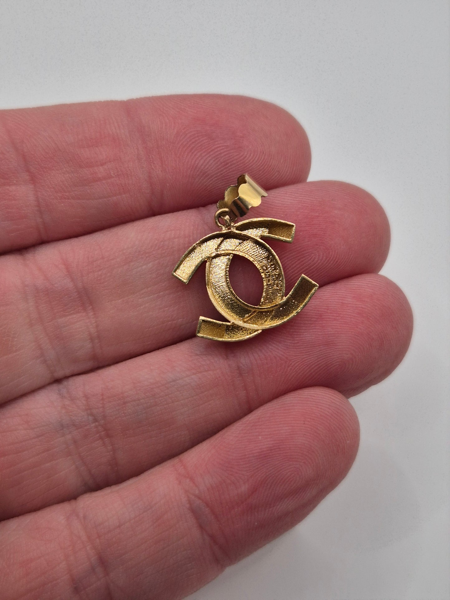 18ct gold pendant