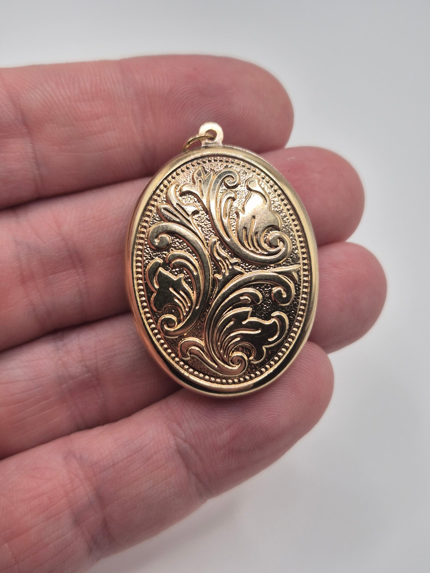 9ct gold floral locket pendant