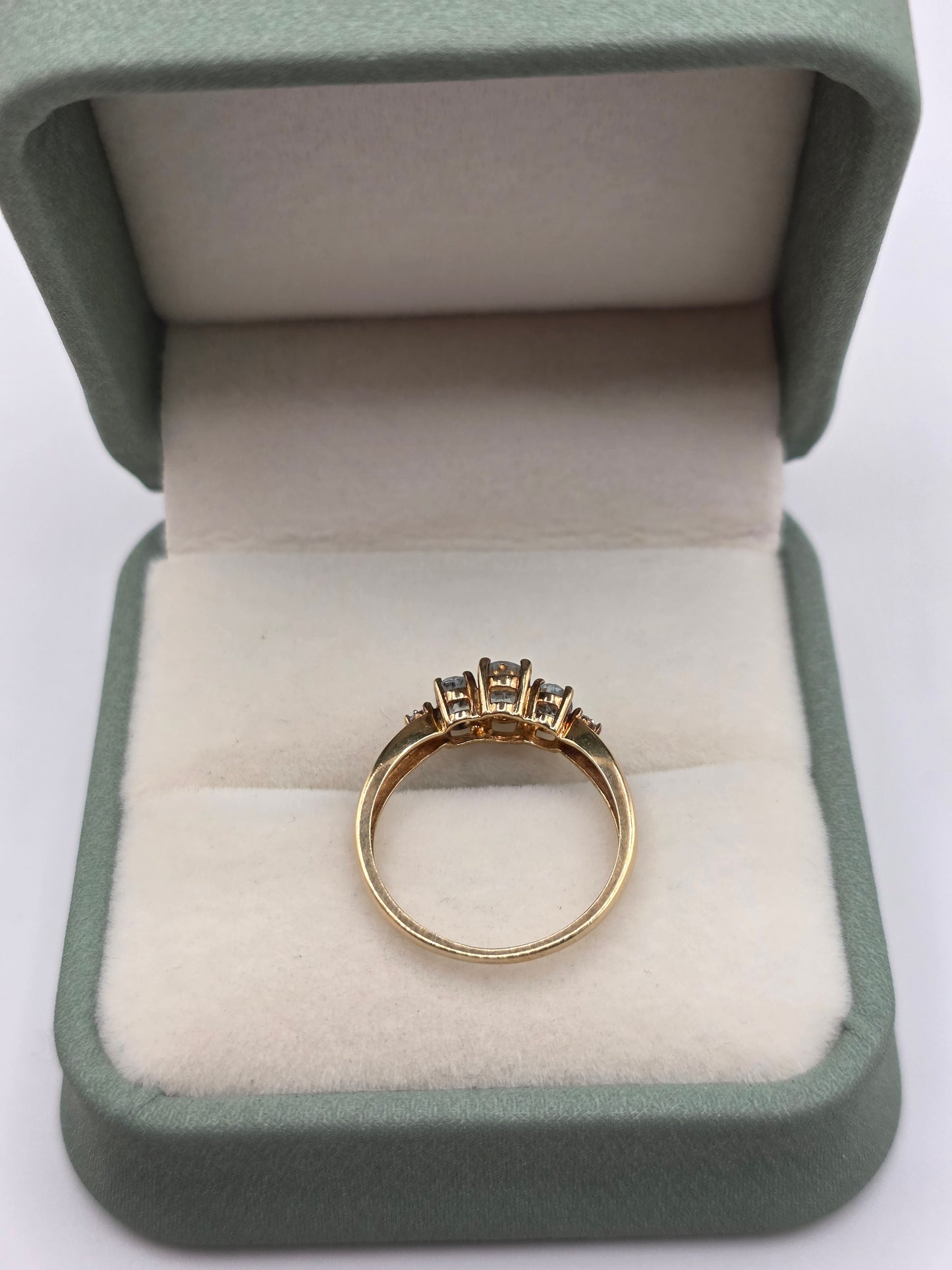 9ct gold aquamarine and diamond ring