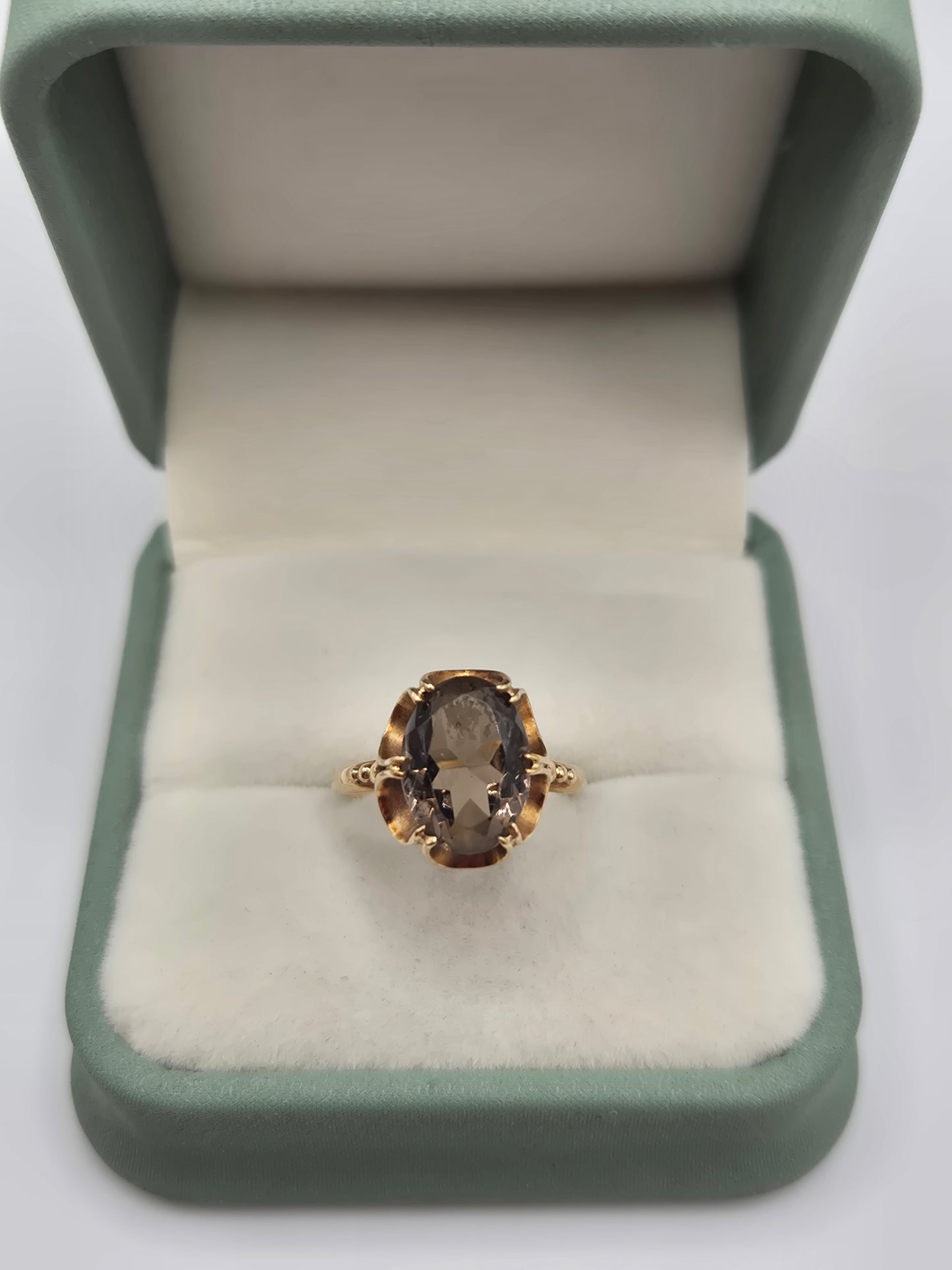 9ct gold quartz ring
