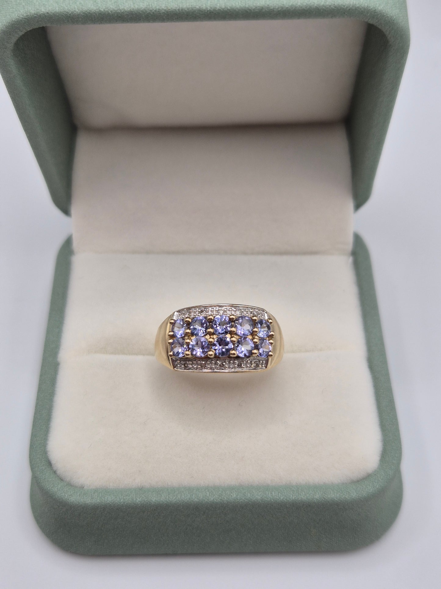 Heavy 9ct gold tanzanite and diamond ring