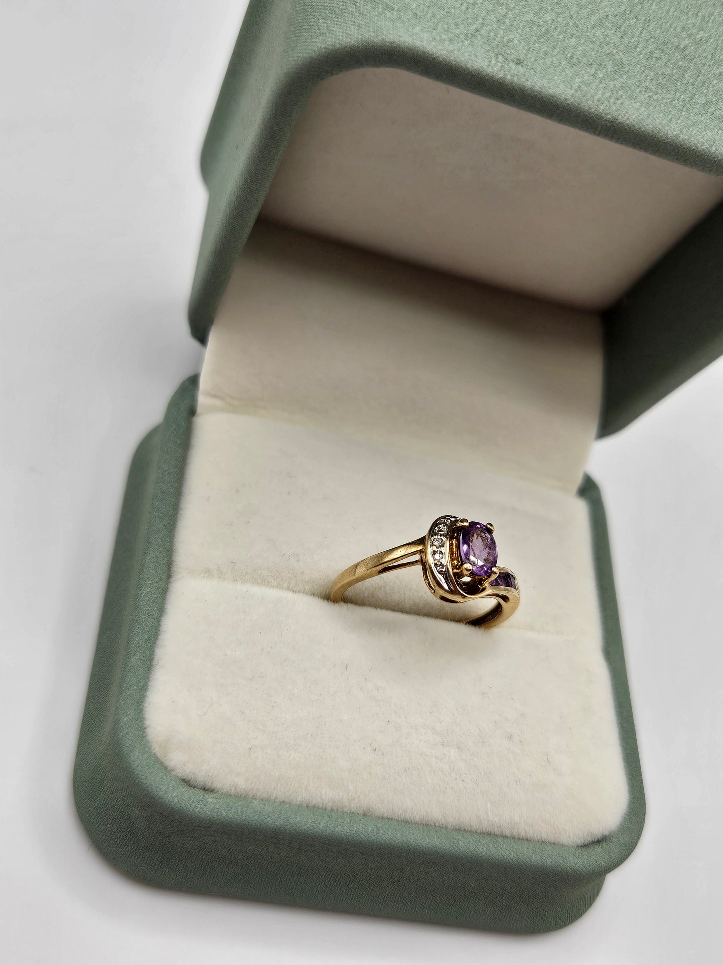 9ct gold amethyst and diamond ring