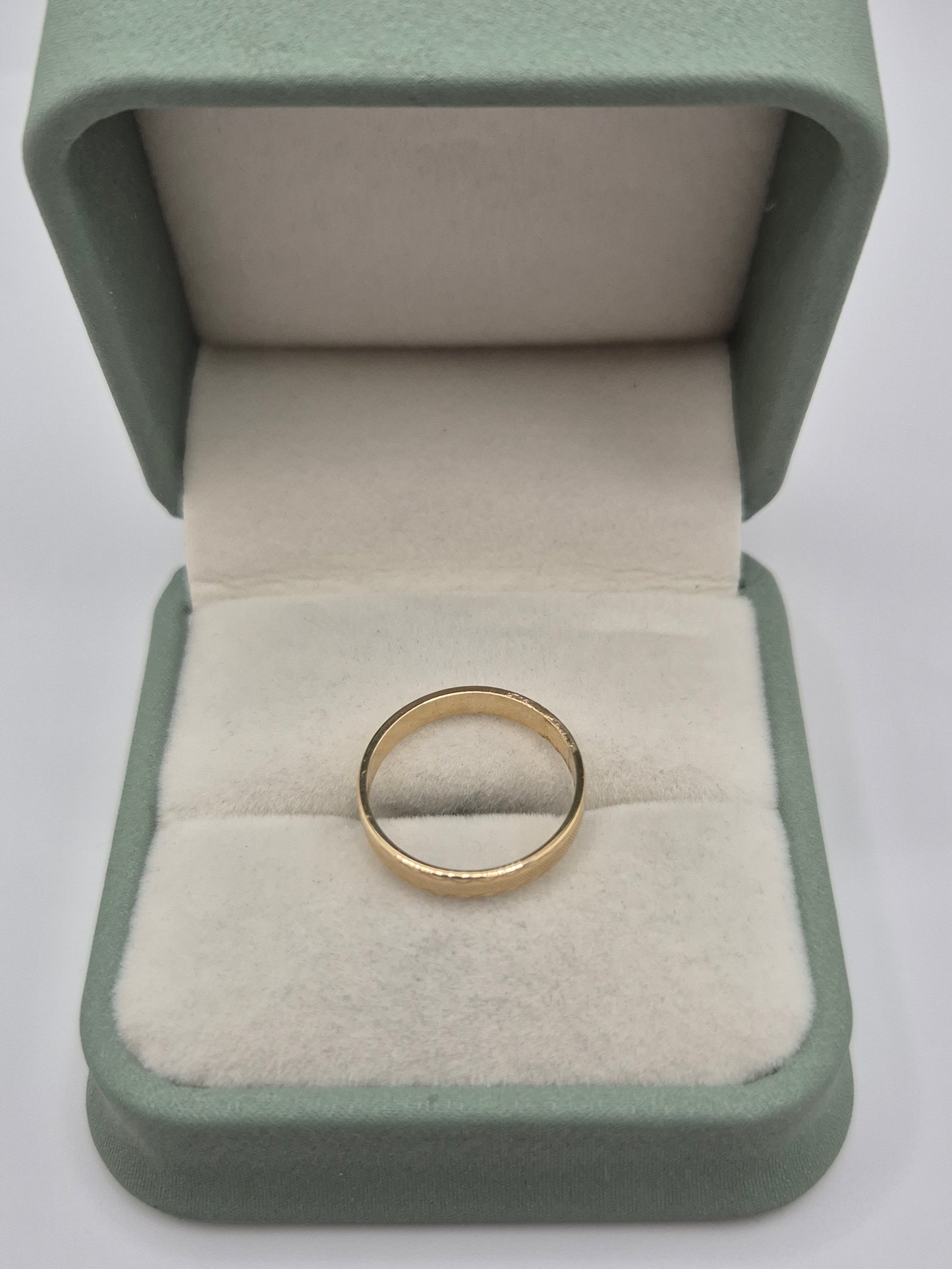 9ct gold patterned band ring