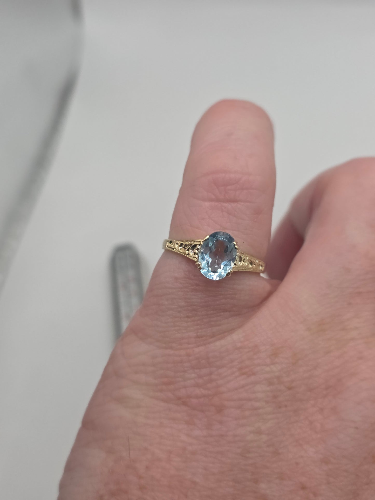 9ct gold topaz ring