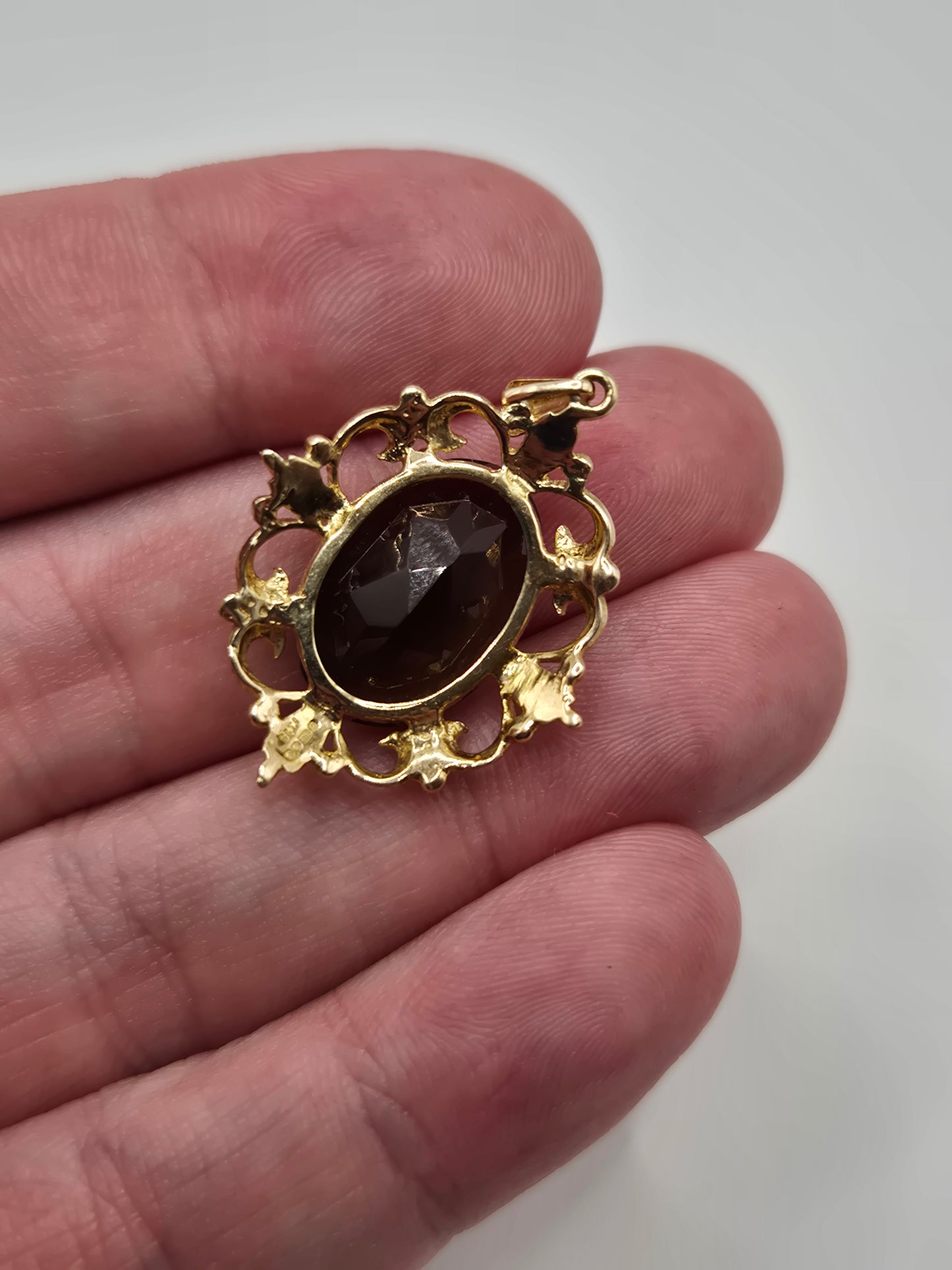 9ct gold smokey quartz pendant