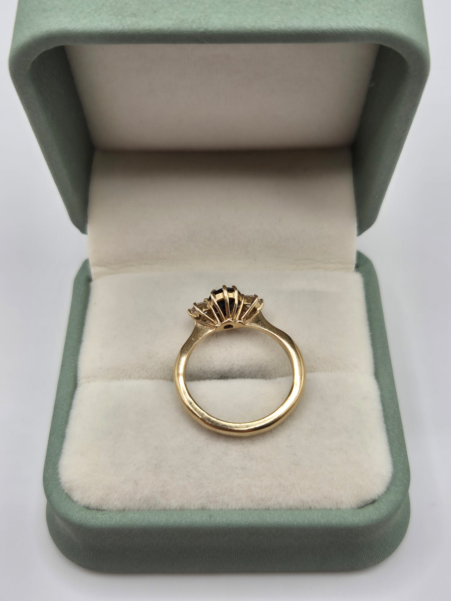 9ct gold garnet and cz ring