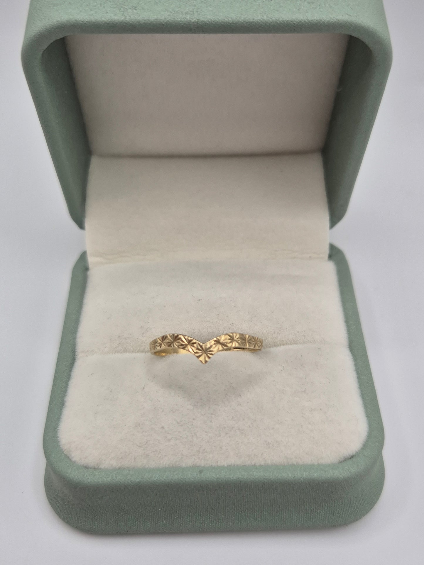 9ct gold patterned wishbone ring
