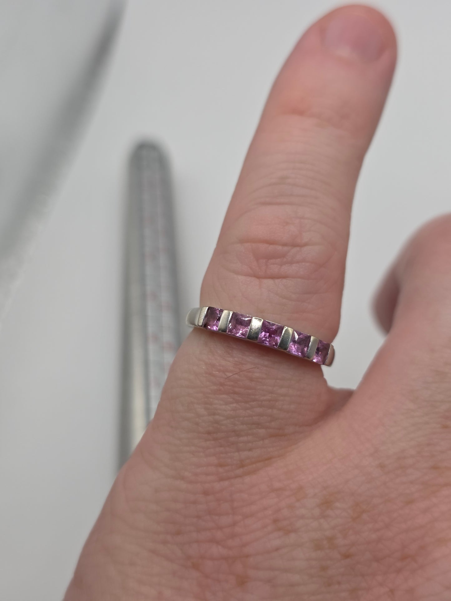 9ct white gold pink sapphire ring
