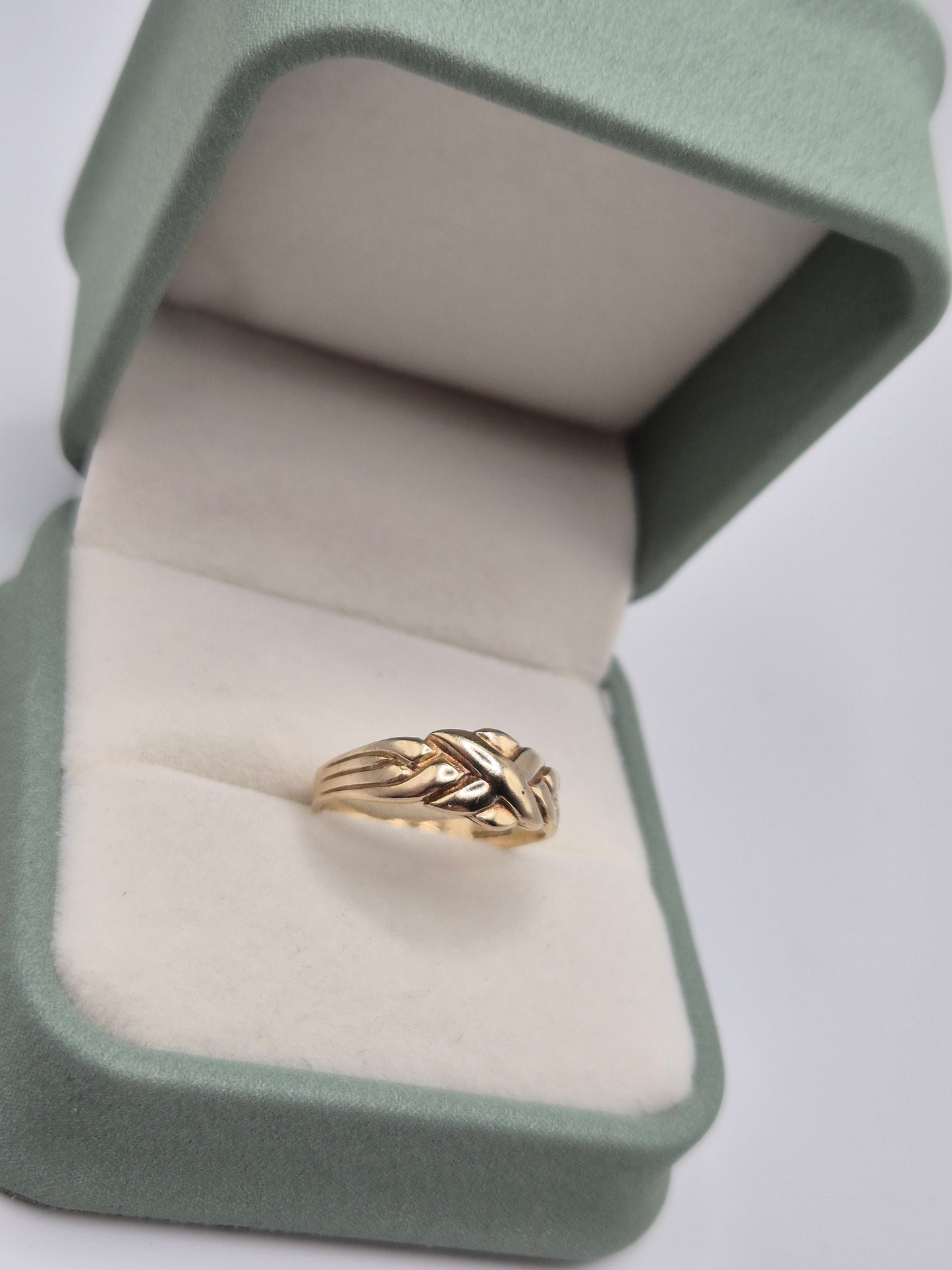 9ct gold puzzle style ring