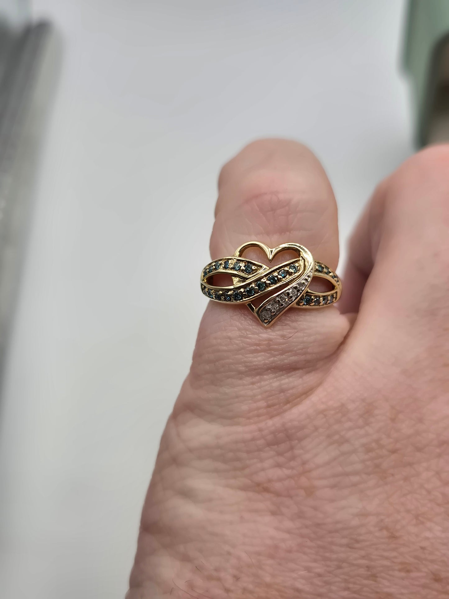 9ct gold blue and white diamond ring