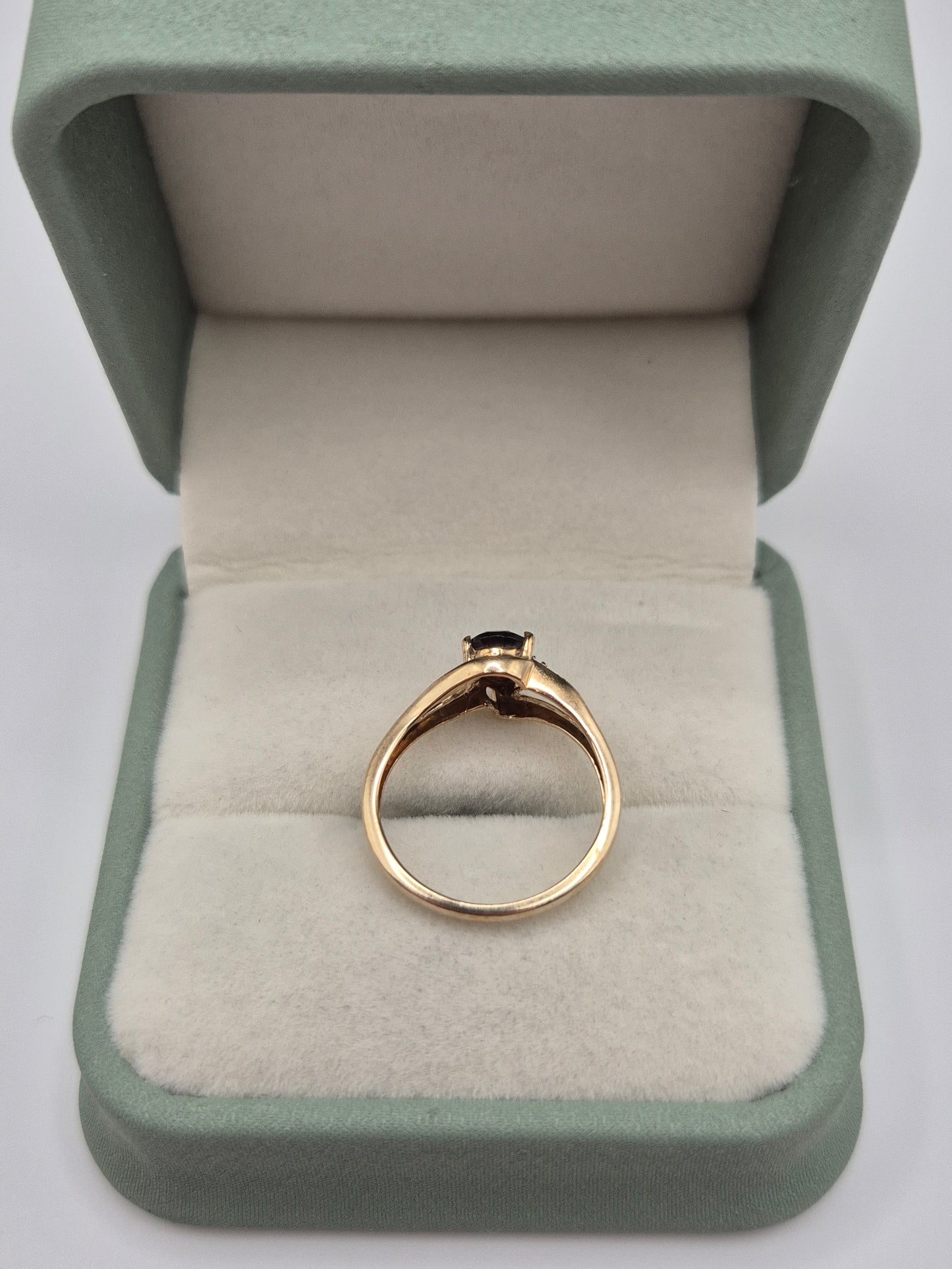 9ct gold garnet and diamond ring