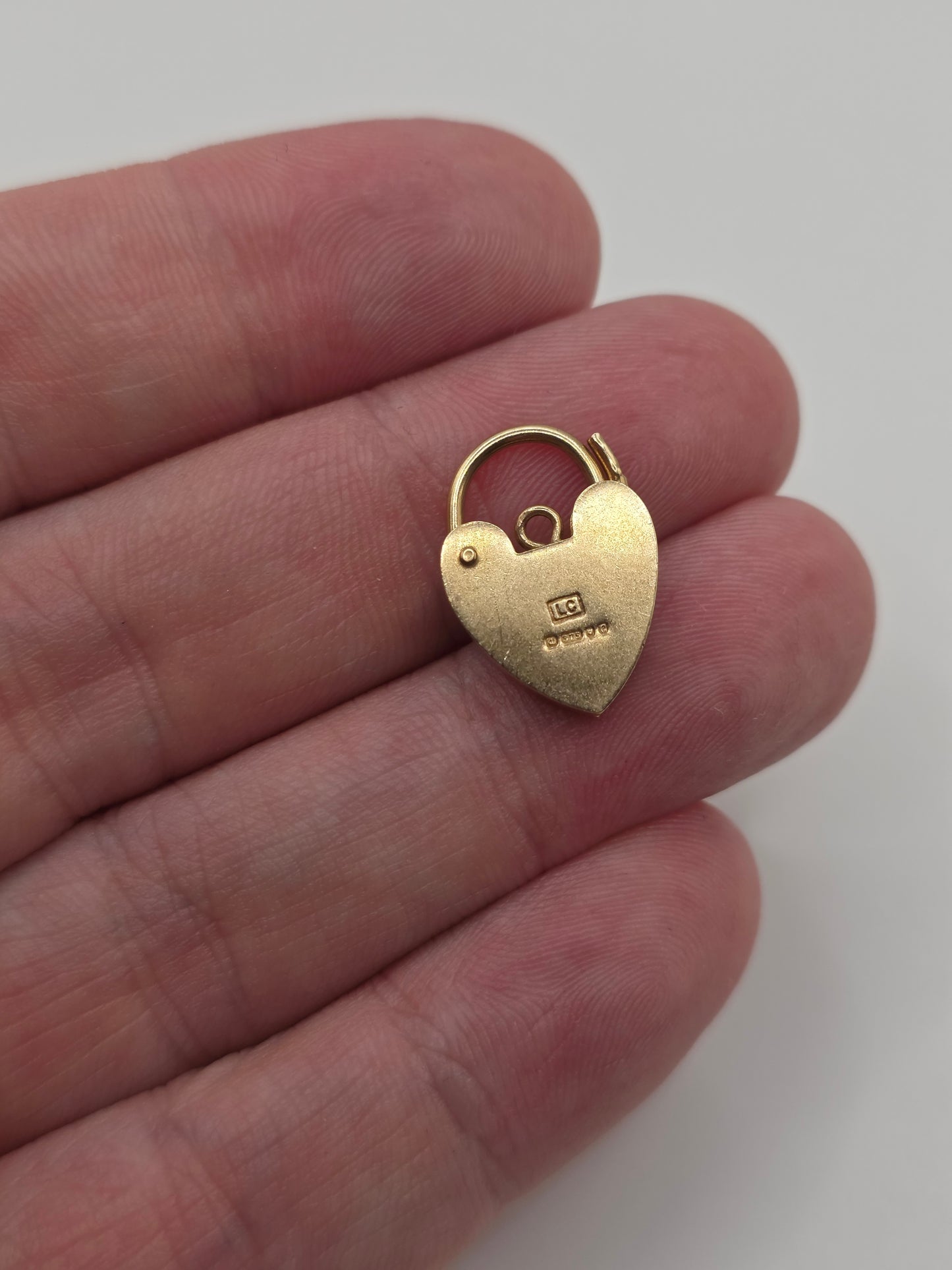 9ct gold padlock 42