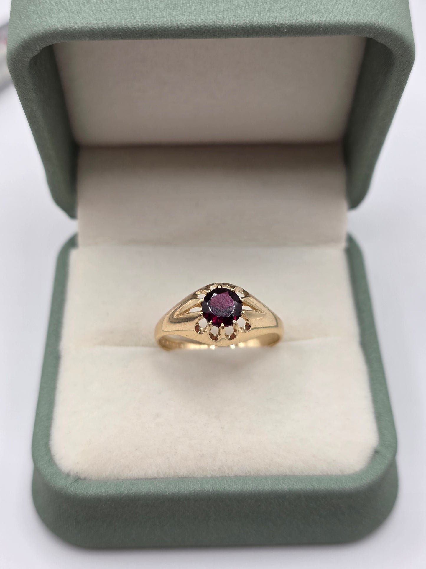 9ct gold garnet gypsy ring