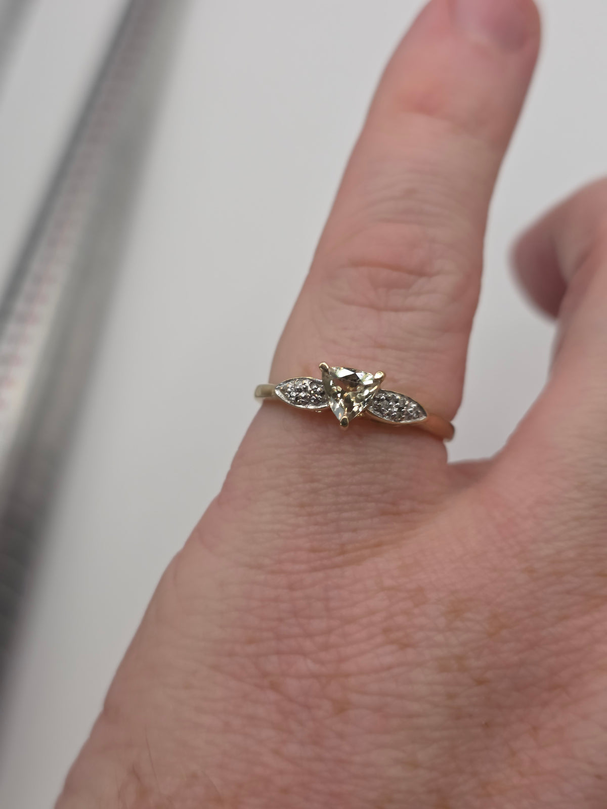 9ct gold quartz and diamond ring
