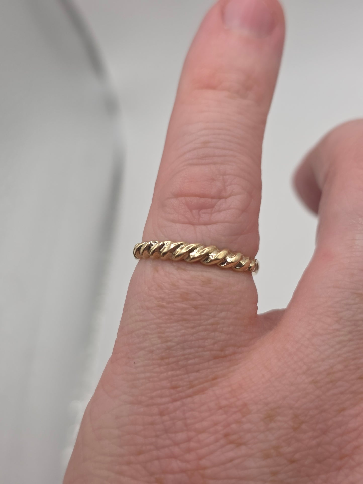 9ct gold croissant ring