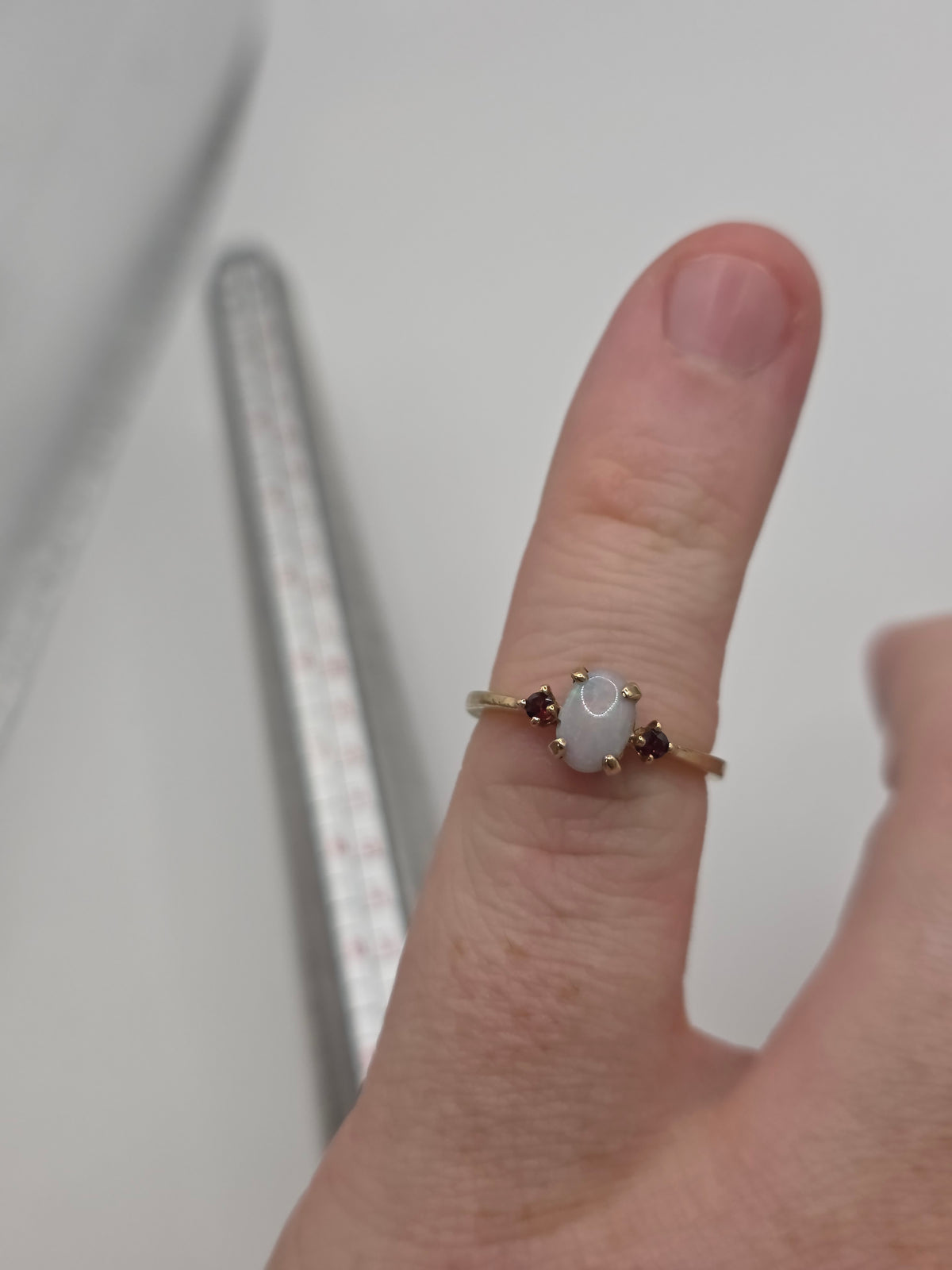 9ct gold opal and garnet ring