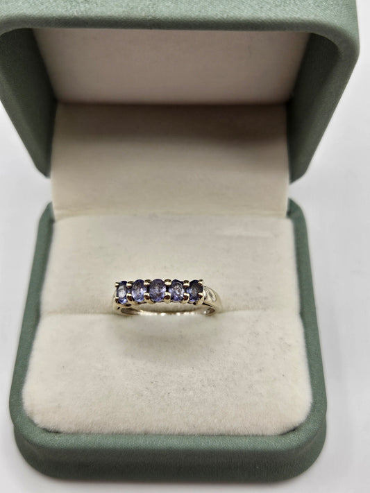 9ct white gold tanzanite ring