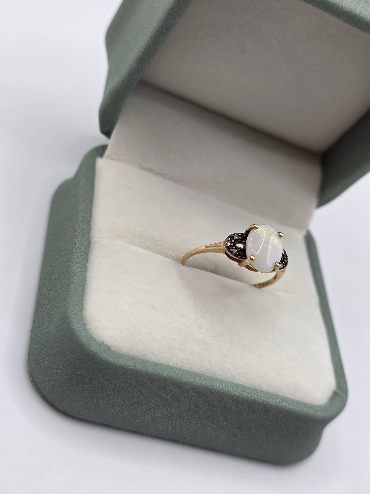 9ct gold opal and diamond ring