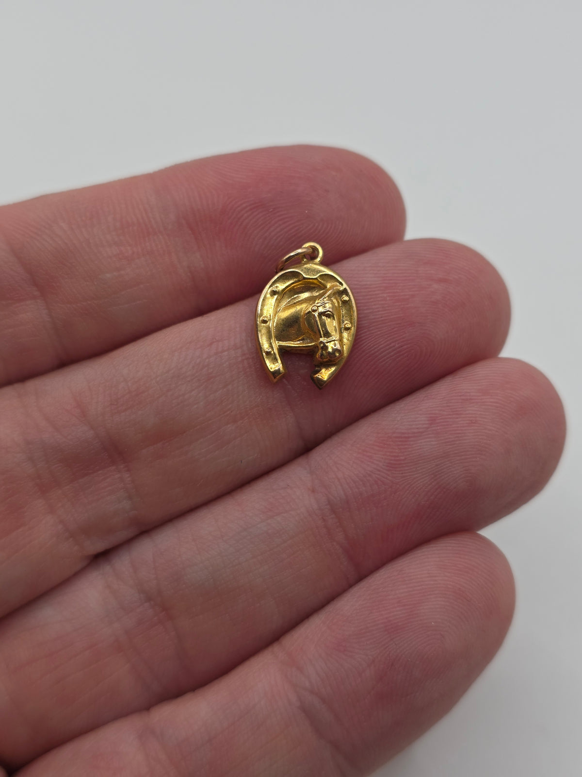 9ct gold horse shoe charm