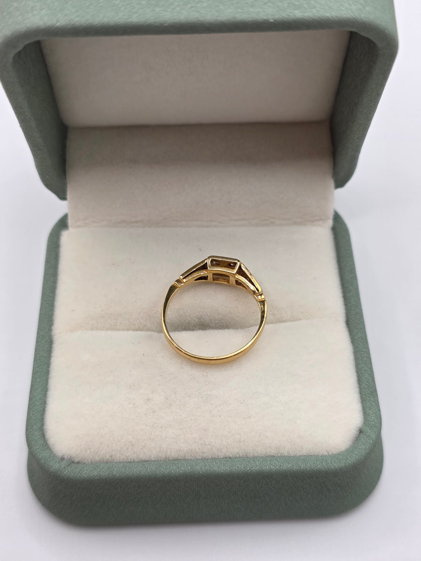 Art Decor 18ct gold diamond ring