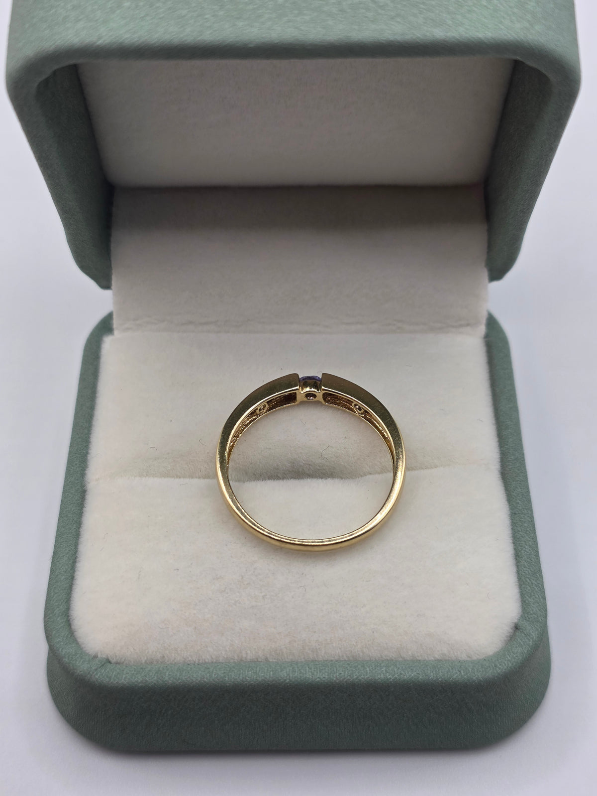 9ct gold tanzanite ring