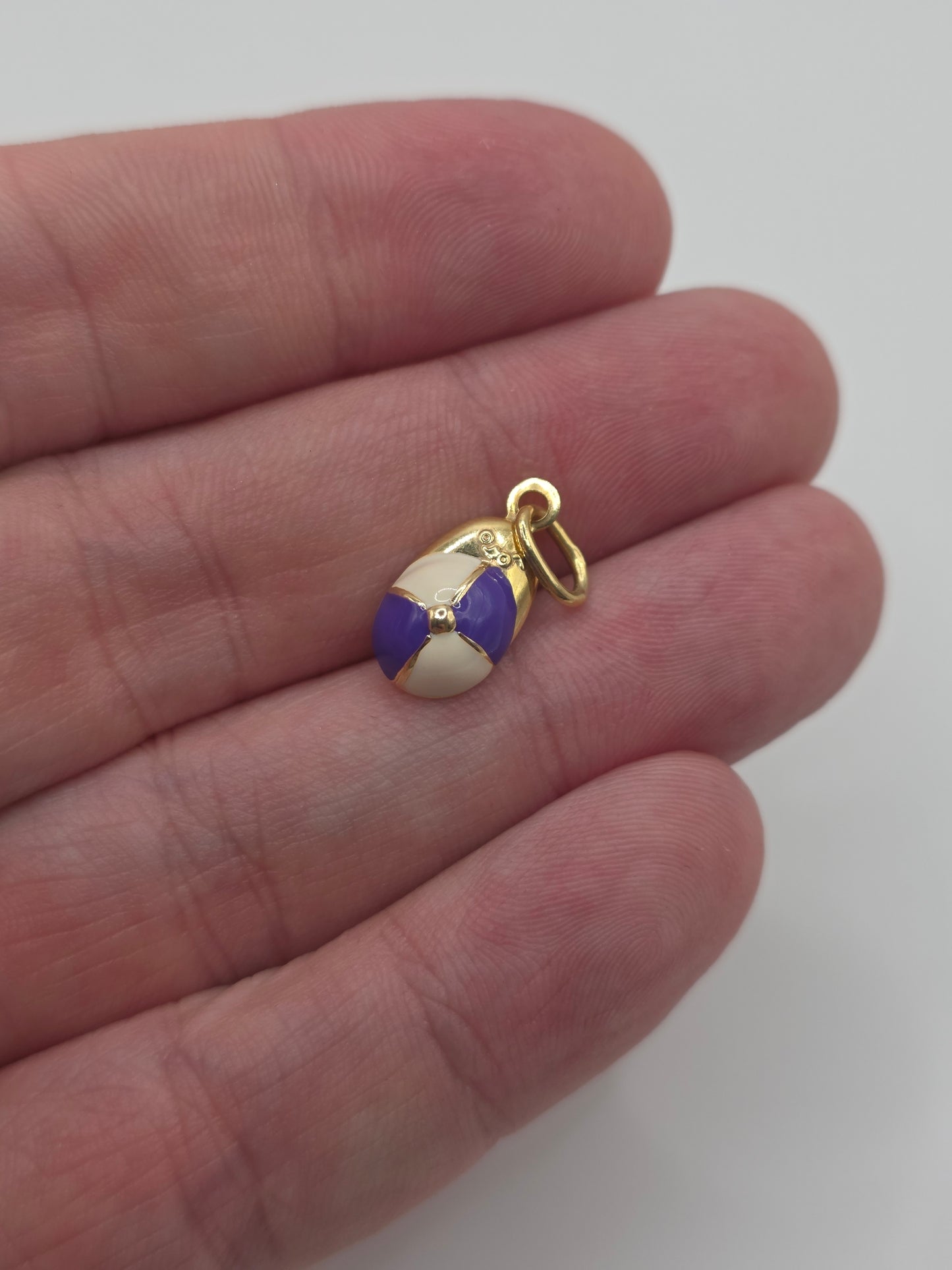 9ct gold enamel jockey hat charm