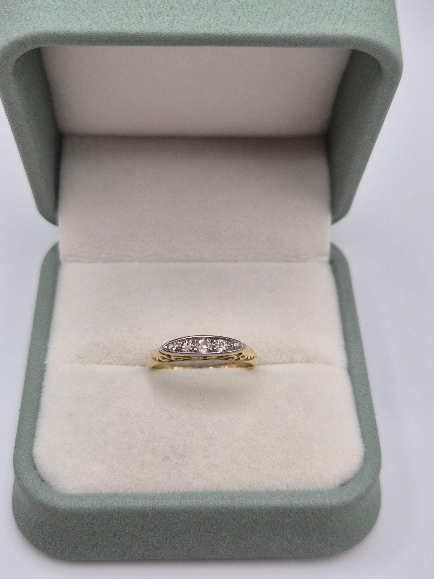 18ct gold diamond ring