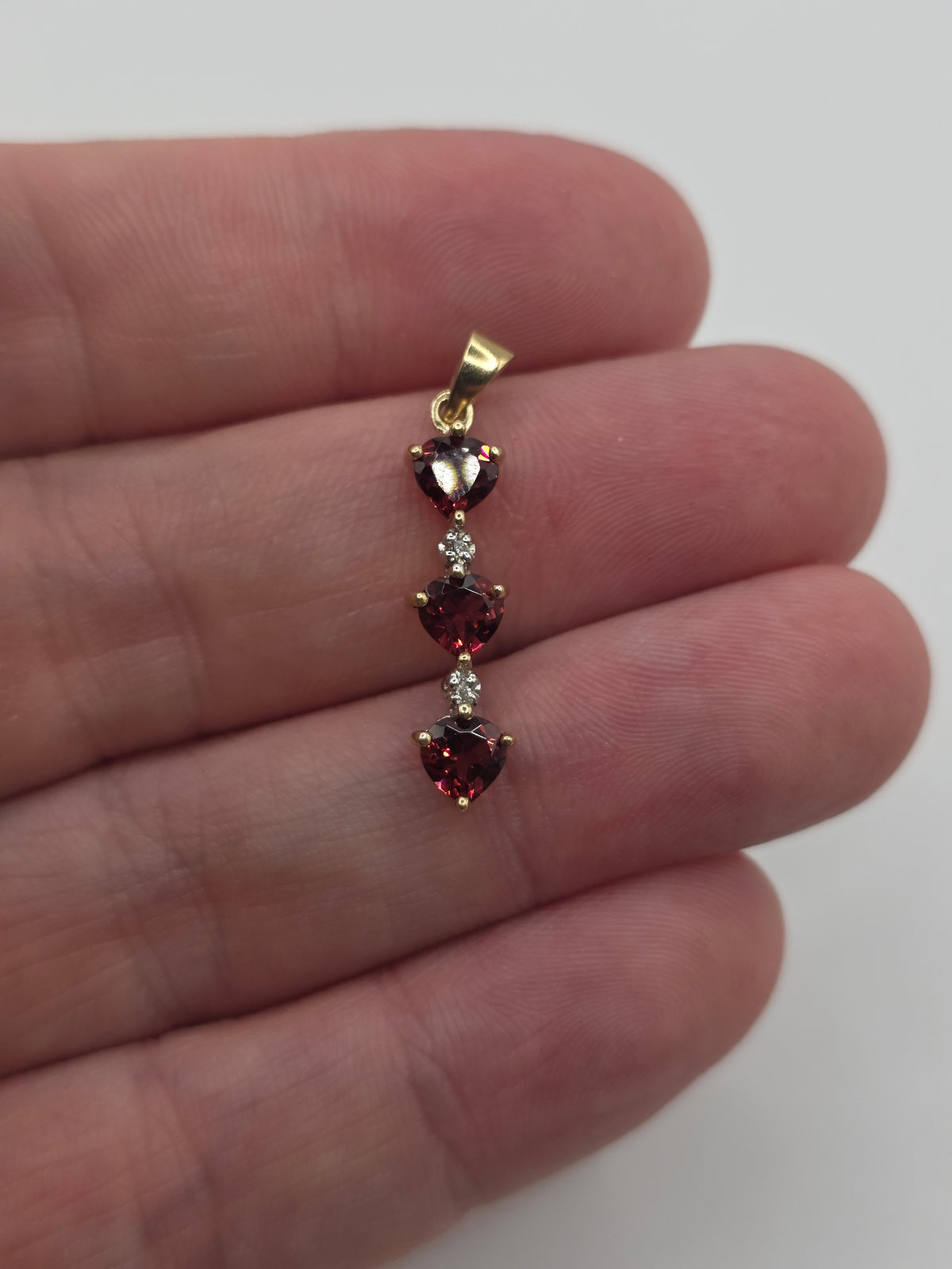 9ct gold garnet and diamond pendant