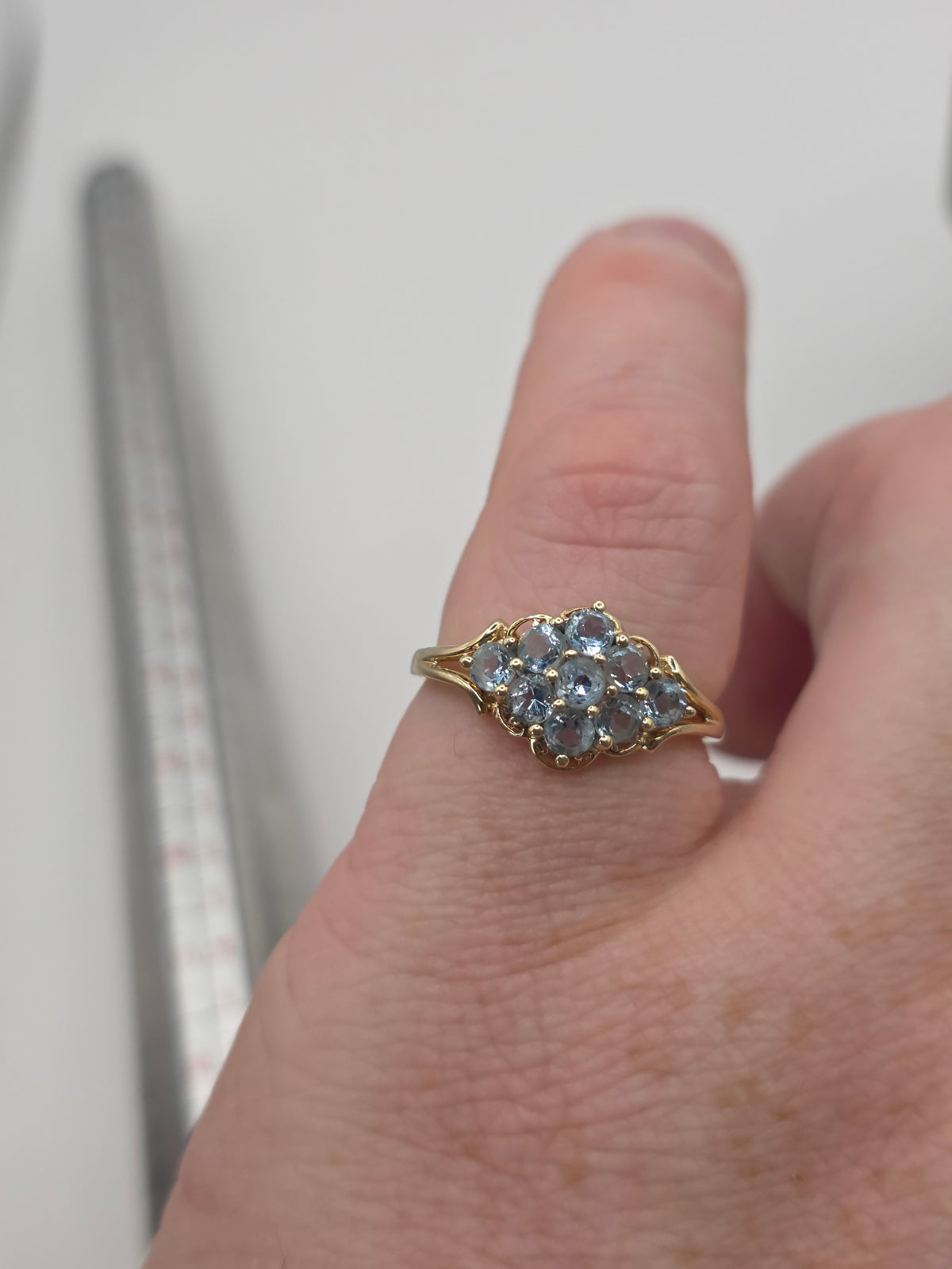 9ct gold aquamarine ring