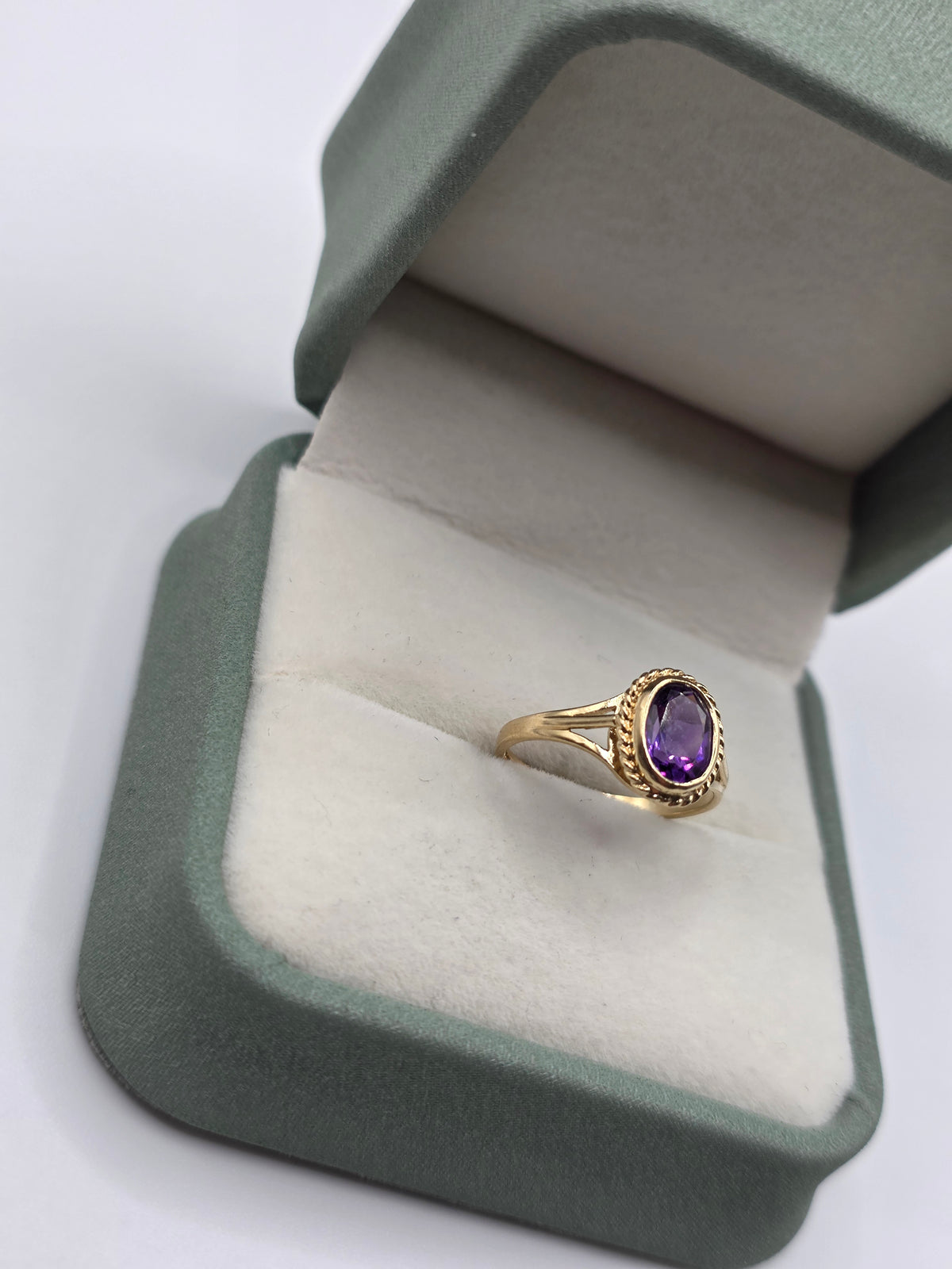 9ct gold amethyst ring