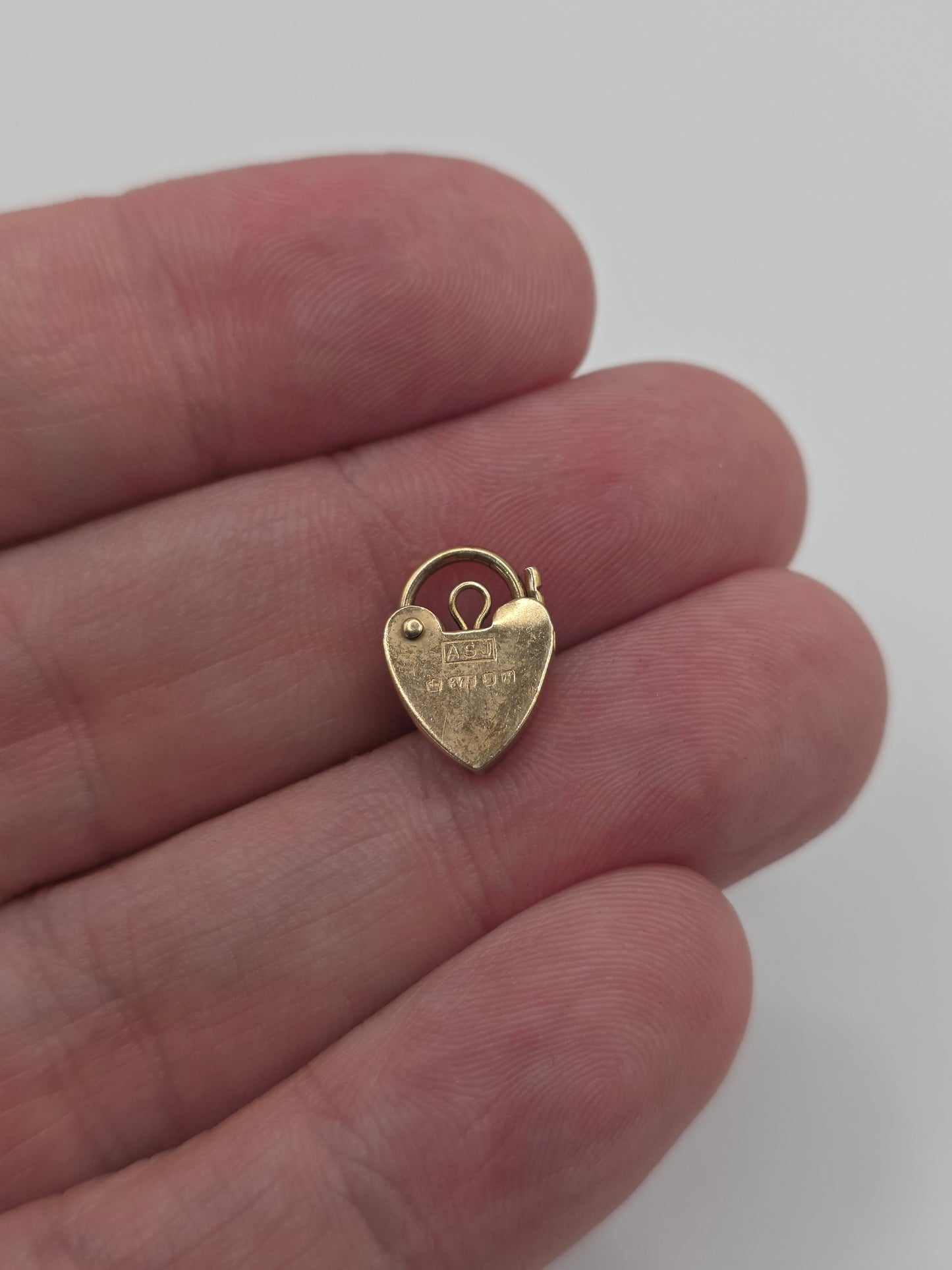 9ct gold padlock 16