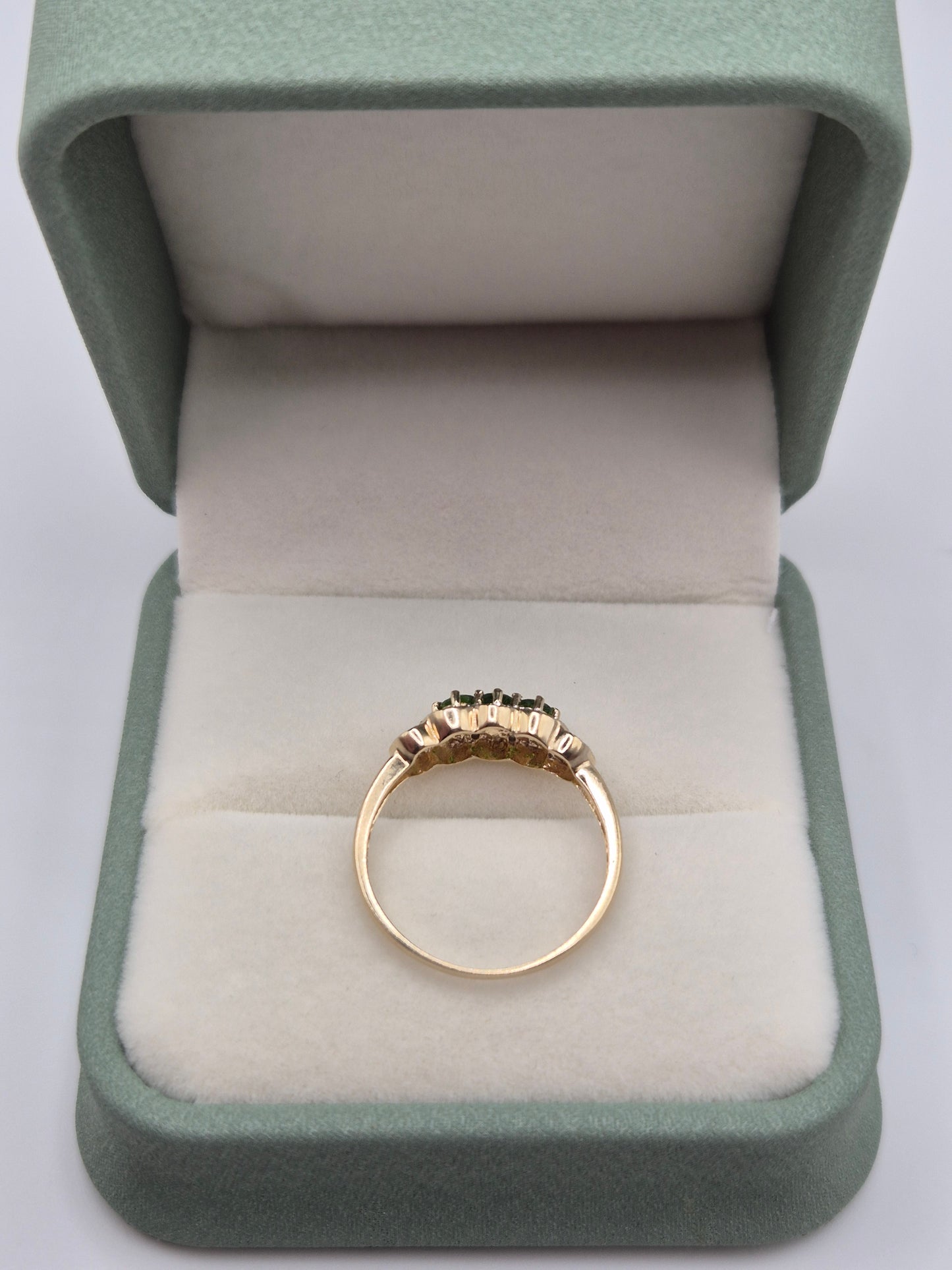 9ct gold diopside and diamond ring