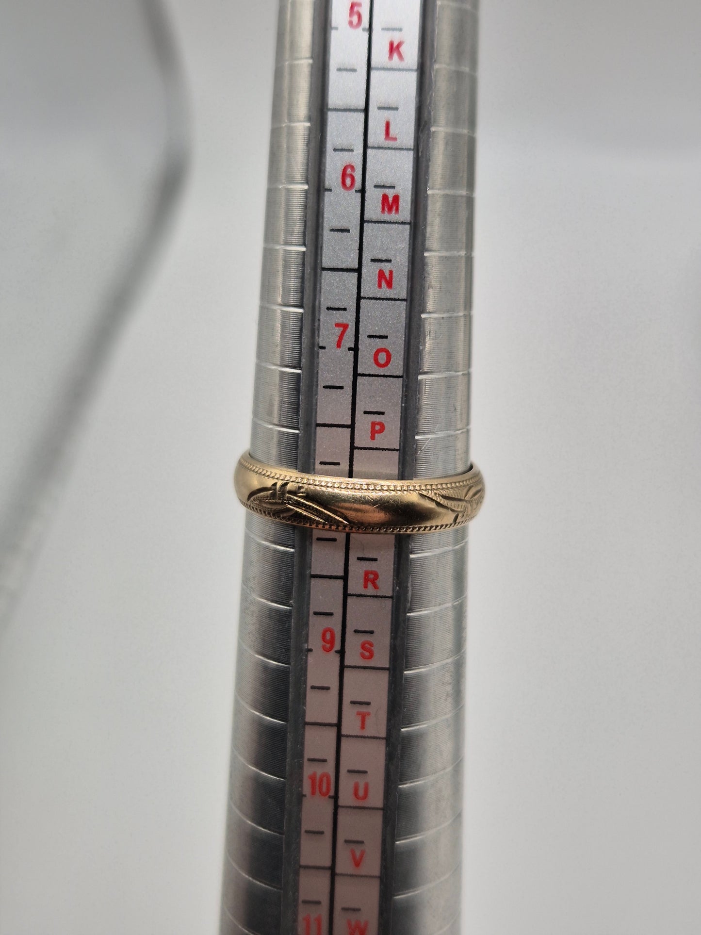 9ct gold patterned band ring