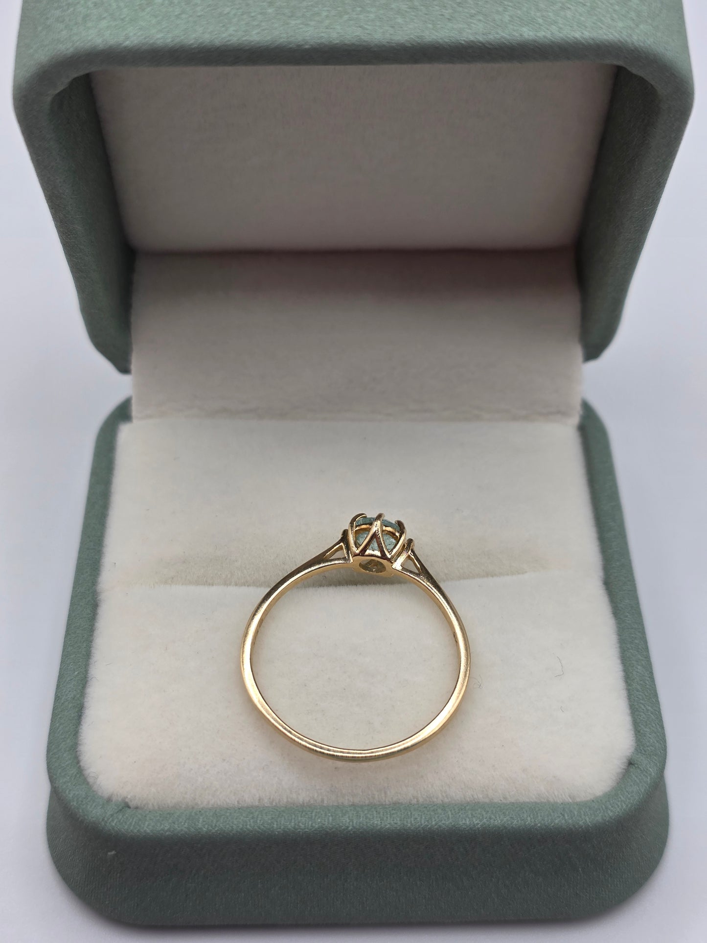 9ct gold aquamarine ring